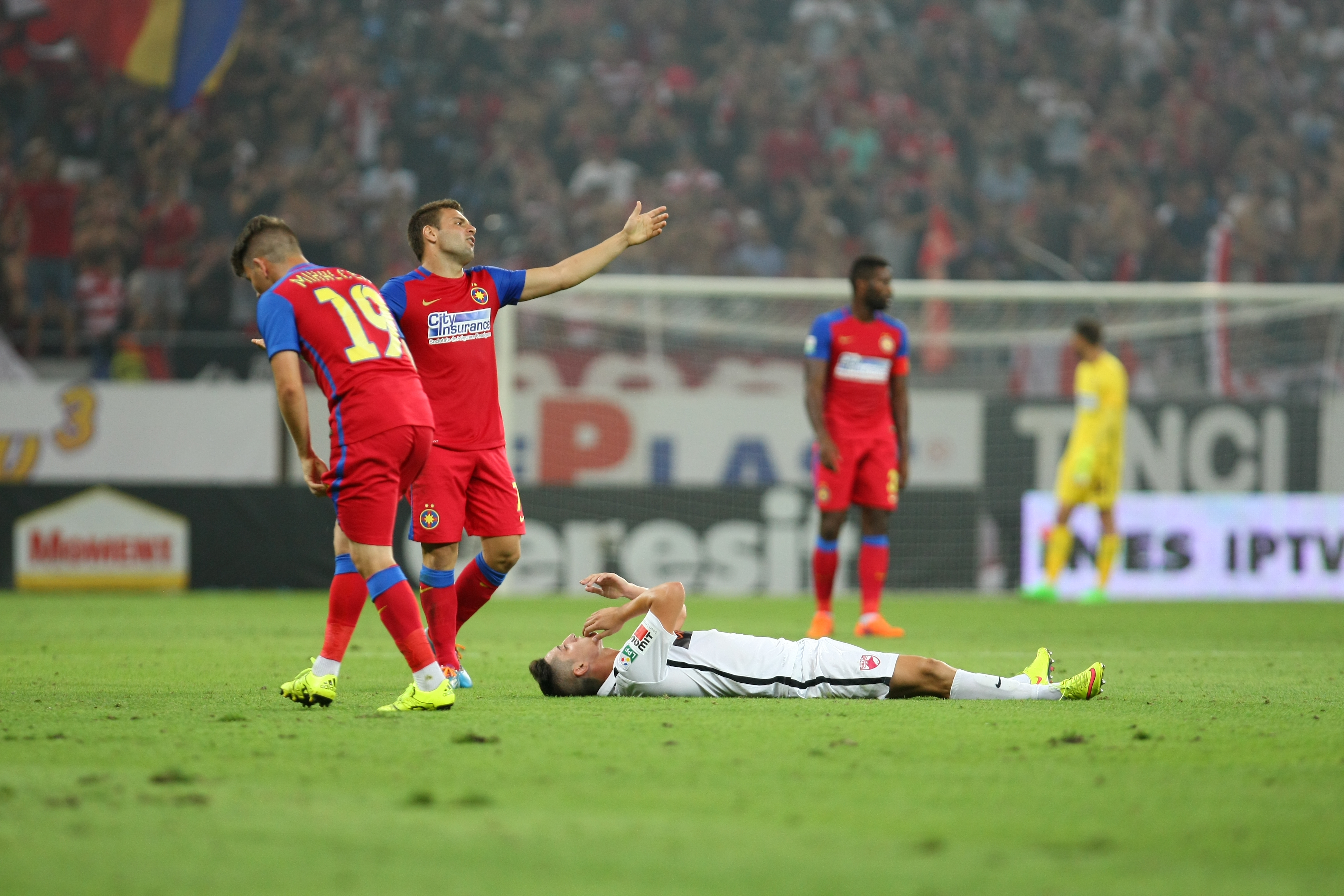 ZEROic! Steaua, blocată de Dinamo, după un derby intens, dar nul. Niște reumatici care au vrut să dea totul. Tribunele n-au reușit să înscrie în locul lor! / SUPER GALERIE FOTO