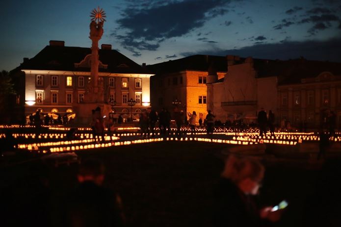 Peisaj de vis la Festivalul Luminii în Timișoara. Mii de lampioane au luminat Cetatea Alba Iulia Carolina