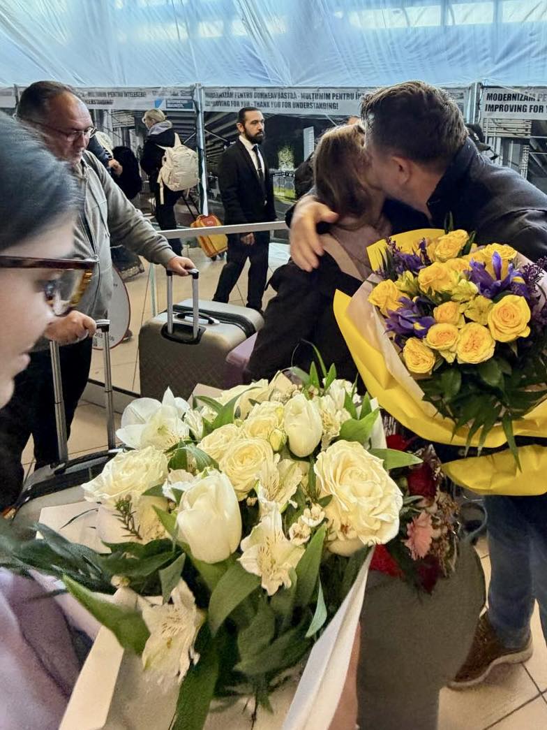 Familia lui Horia Brenciu a reușit să se întoarcă în România din Kuala Lumpur. Cum i-a așteptat artistul acasă