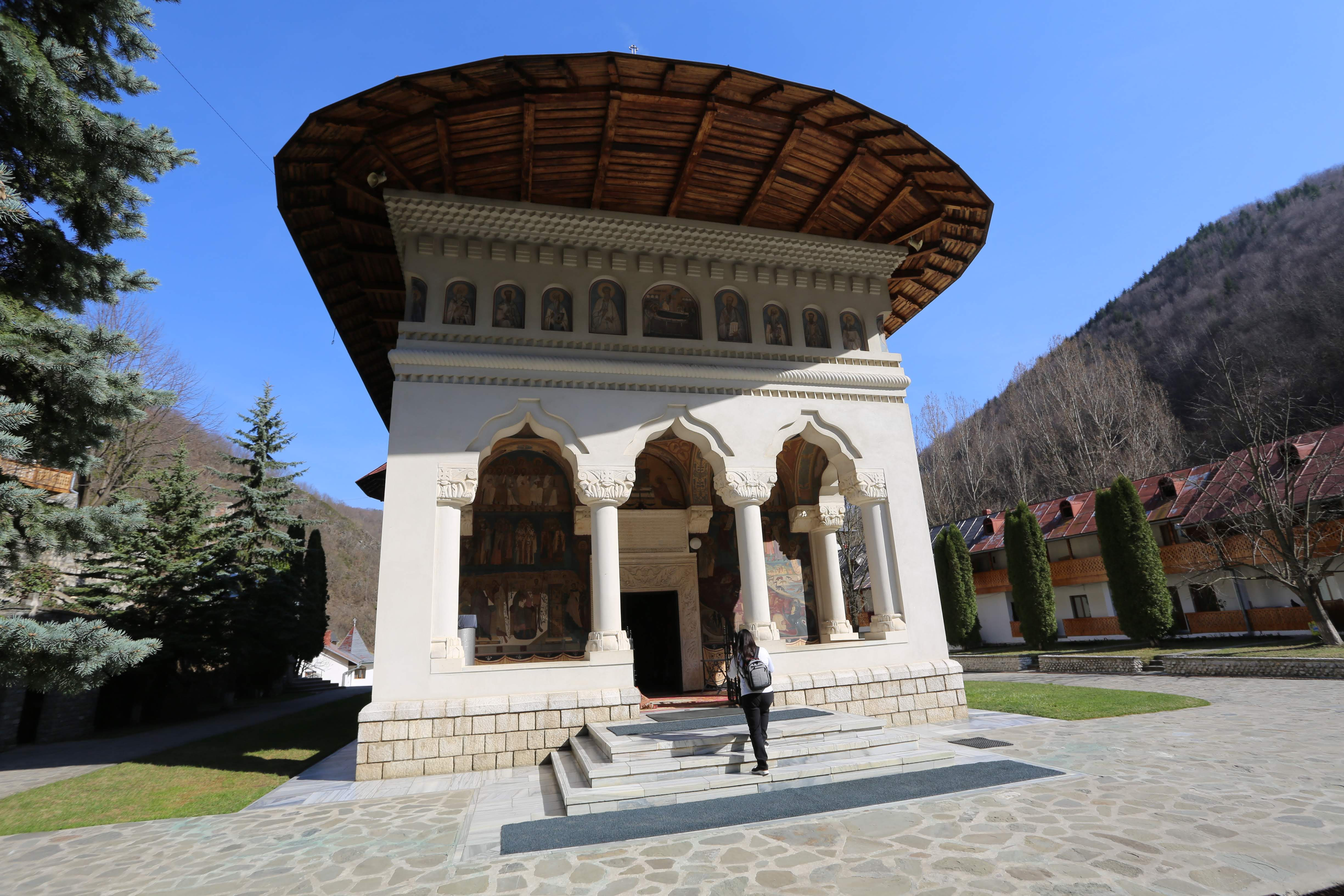 „Să conduc în București a fost înfricoșător”. După ce au locuit în peste 40 de țări, două nomade digitale povestesc experiența din România
