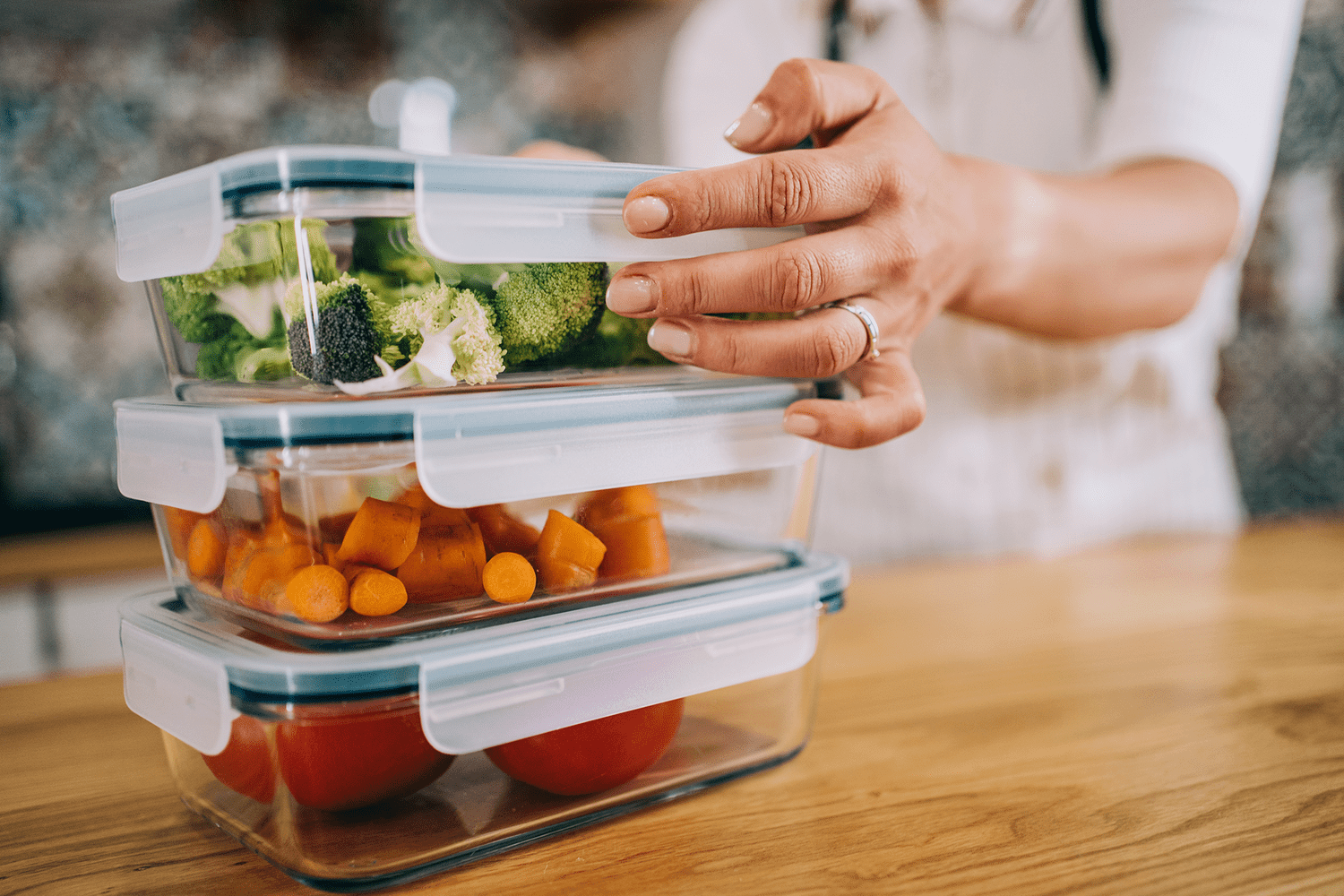 Here are 4 dangers of storing hot foods in plastics