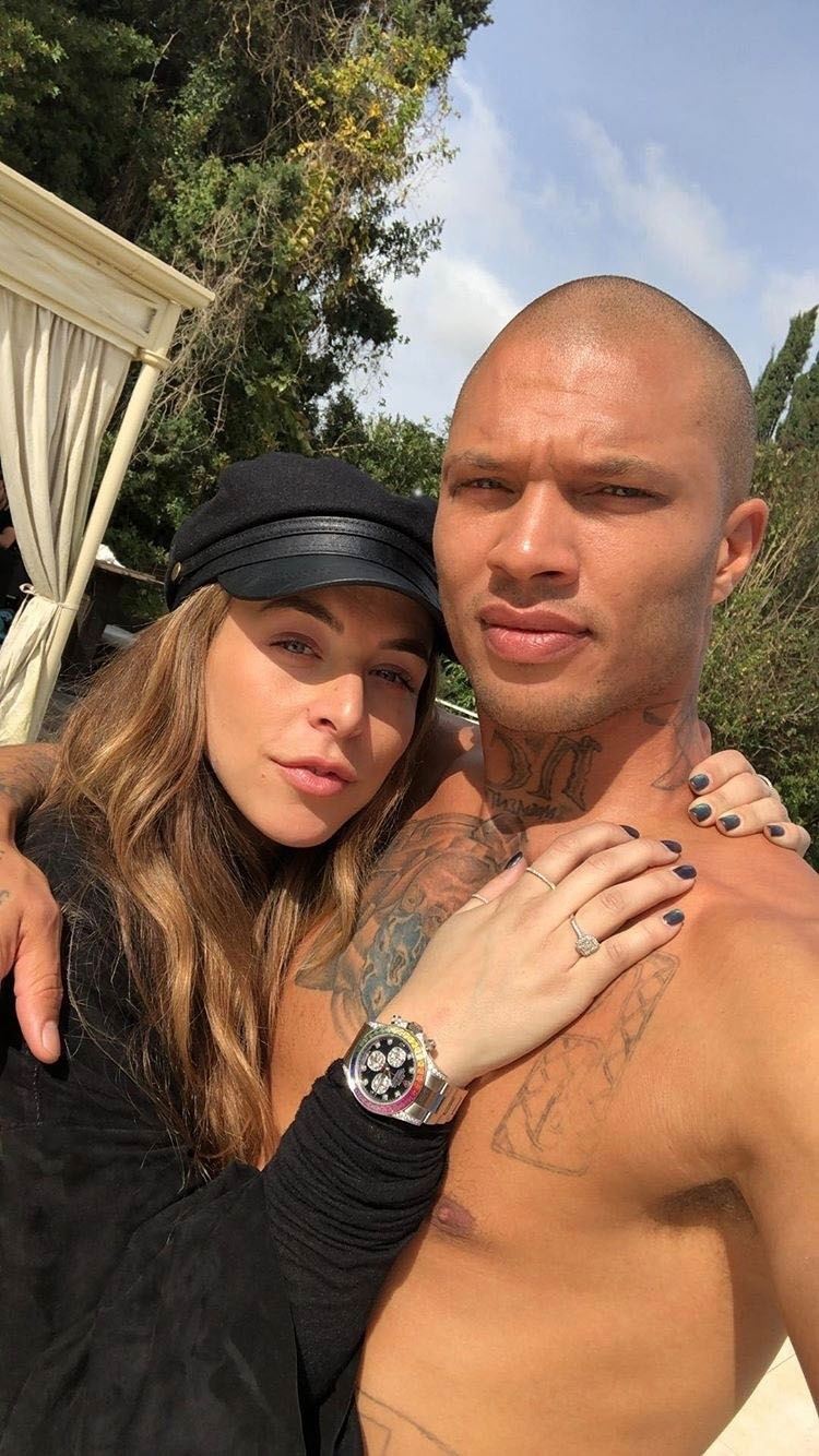 Jeremy Meeks, numit "cel mai sexy infractor din lume", ar urma să se însoare în curând. Iubita lui este fiica unui miliardar britanic