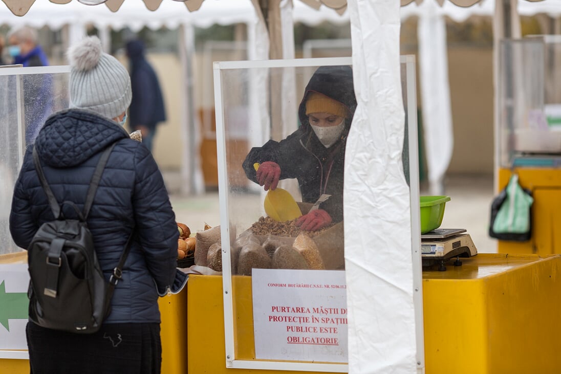 REPORTAJ. Supărarea comercianților dintr-o piață de la marginea Bucureștiului pe aglomerația de la Obor: “I-au văzut pe ei așa și ce au zis, hai să îi închidem pe toți”