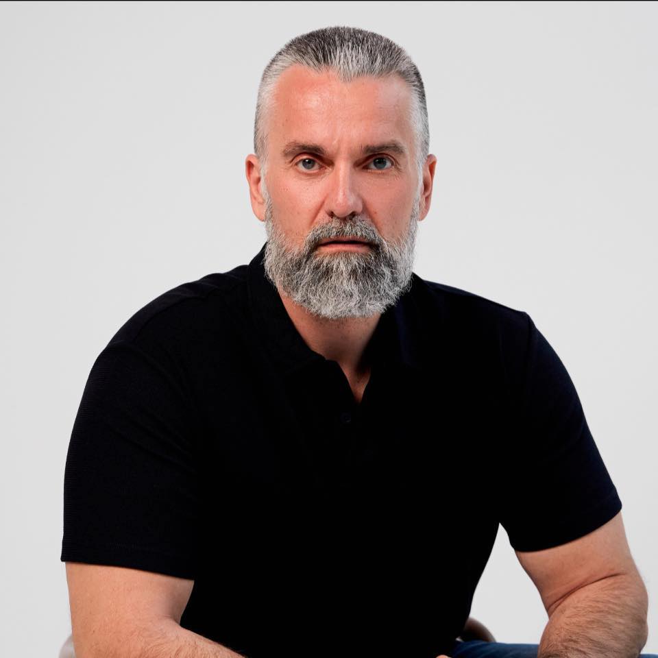 Cezar Ionașcu s-a întors acasă, după ce s-a spus că și-a înșelat soția cu Floriana Jucan. Cum a fost surprins