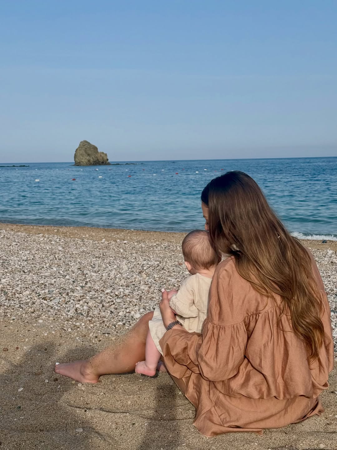 Imagini cu Roxana Nemeș și gemenii ei în vacanță, în Turcia. Cât costă sejurul la resortul de cinci stele din Antalya