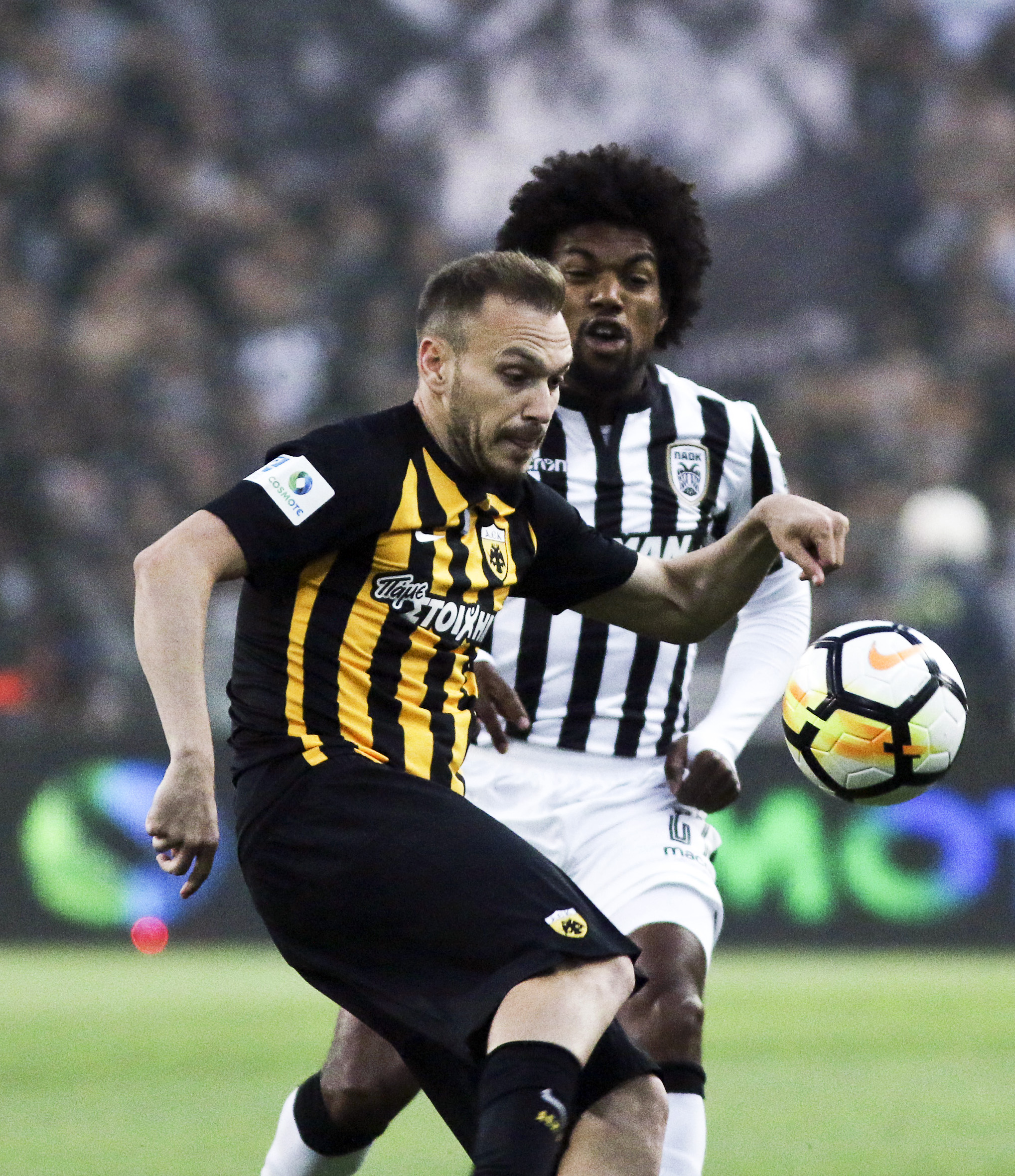 Finala Cupei Greciei, PAOK Salonic - AEK Atena 2-0. Primul trofeu pentru Răzvan Lucescu în Grecia. Mașini incendiate și focuri de armă! | FOTO&VIDEO