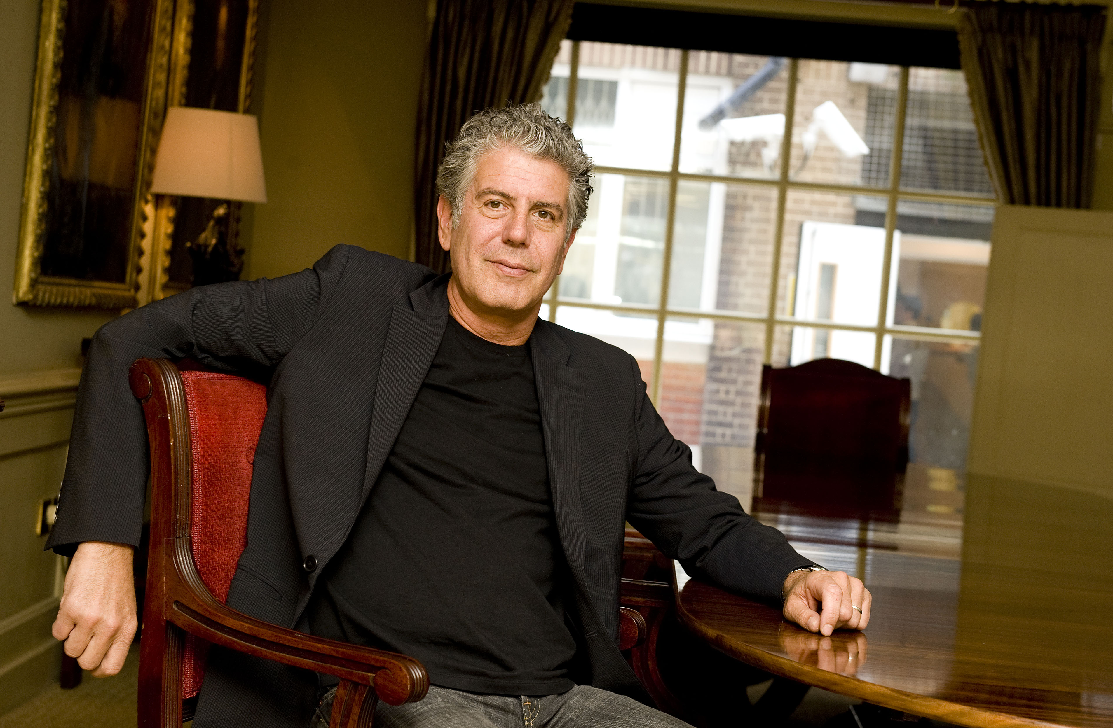 VIDEO | Anthony Bourdain s-a sinucis într-un hotel din Franța, la vârsta de 61 de ani