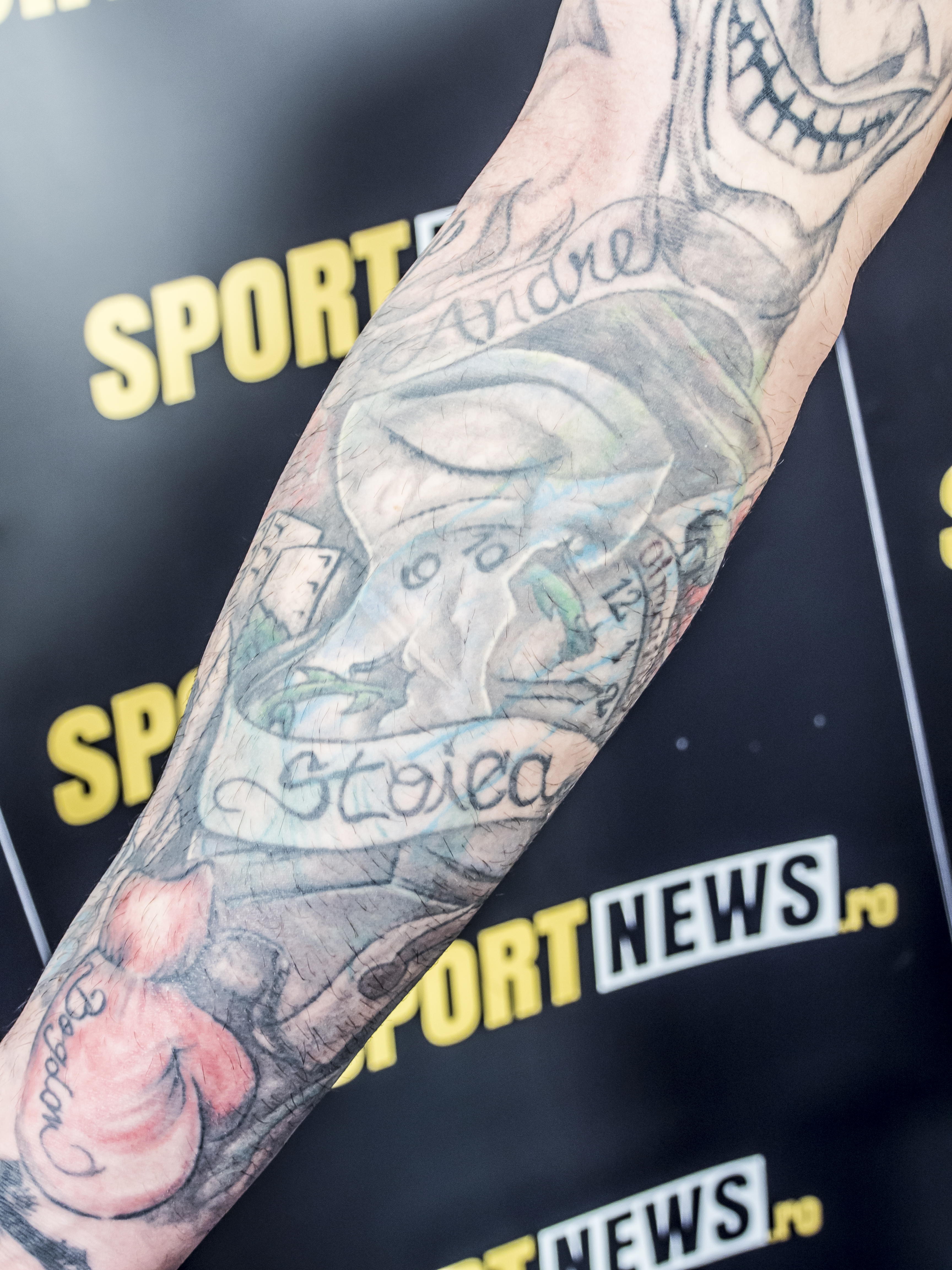 Bogdan Stoica îşi sperie adversarii cu tatuajele / GALERIE FOTO