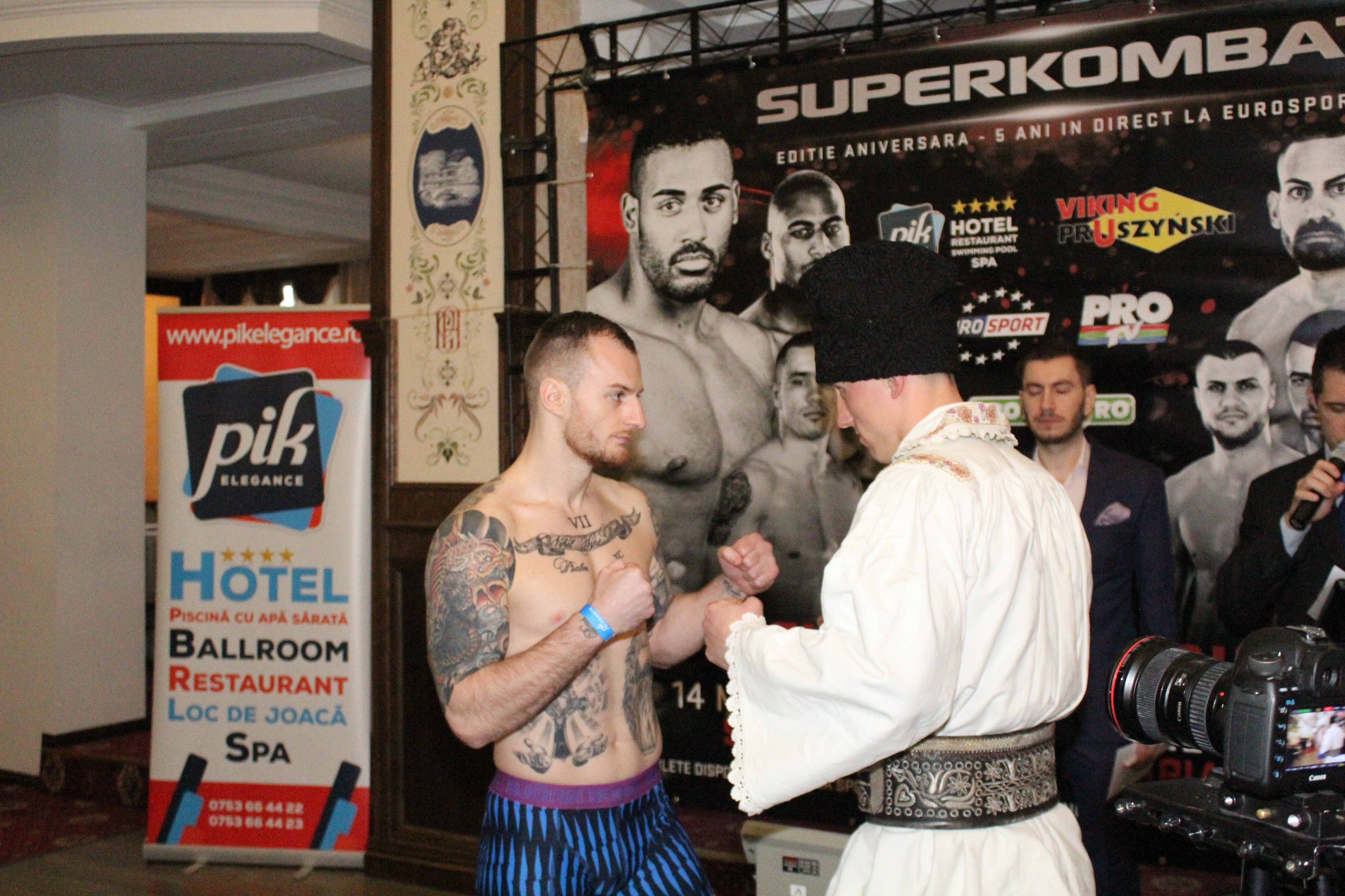 Luptătorii de la Superkombat Ploiești s-au confruntat pentru prima dată la cântarul oficial / GALERIE FOTO