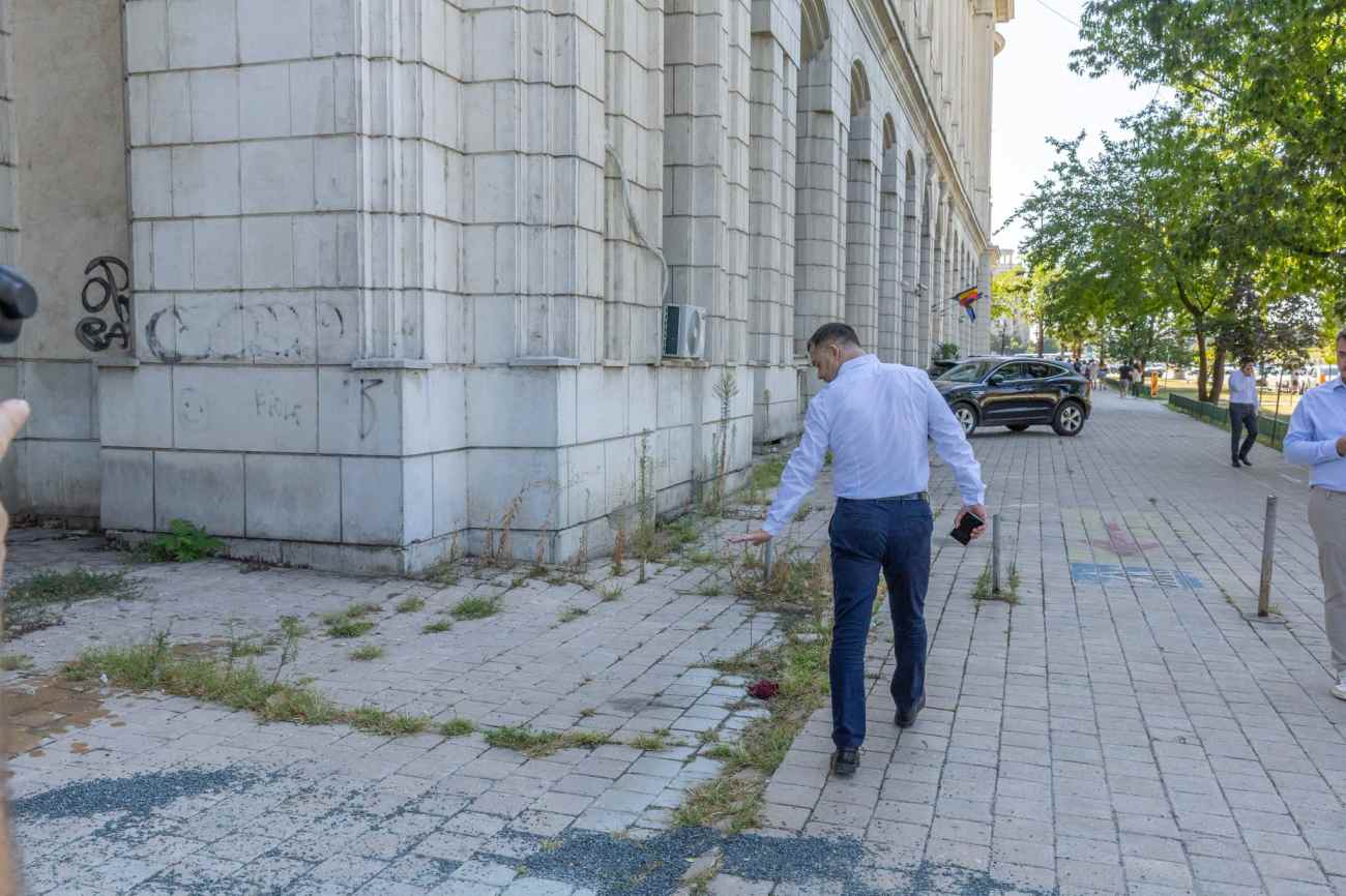 Ciprian Ciucu a mers 7 kilometri pe jos în București și l-a sunat pe primarul Vlad Popescu Piedone: „Nu vom mai avea trotuare pline de mașini în centru”