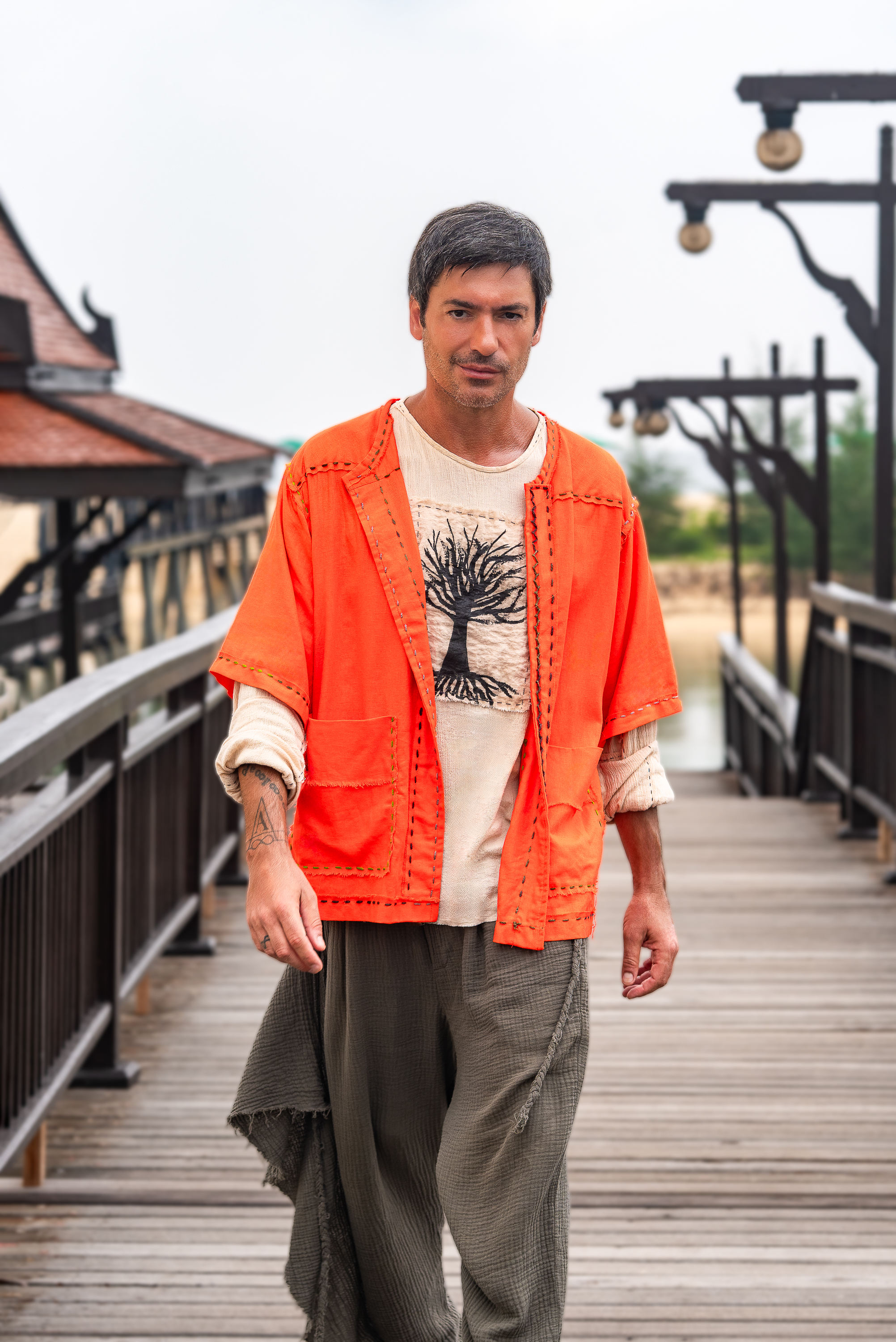 Alături de cine a apărut Radu Vâlcan în lift, în Thailanda, în timpul filmărilor pentru „Insula Iubirii” 2026: „Am puțină treabă”