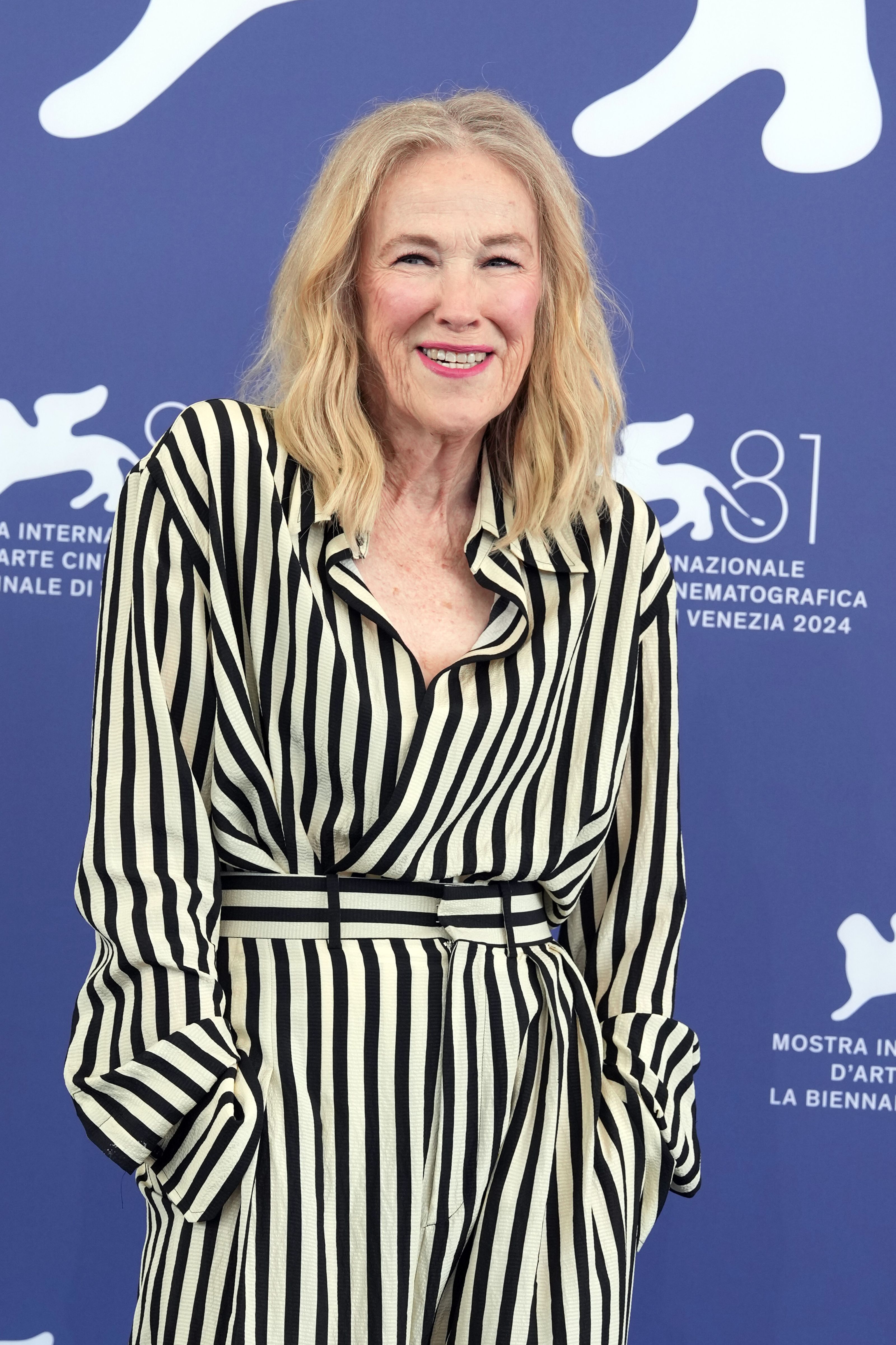 Cum arată în prezent mama lui Kevin din „Singur acasă”. Actrița Catherine O'Hara are 70 de ani și e de nerecunoscut
