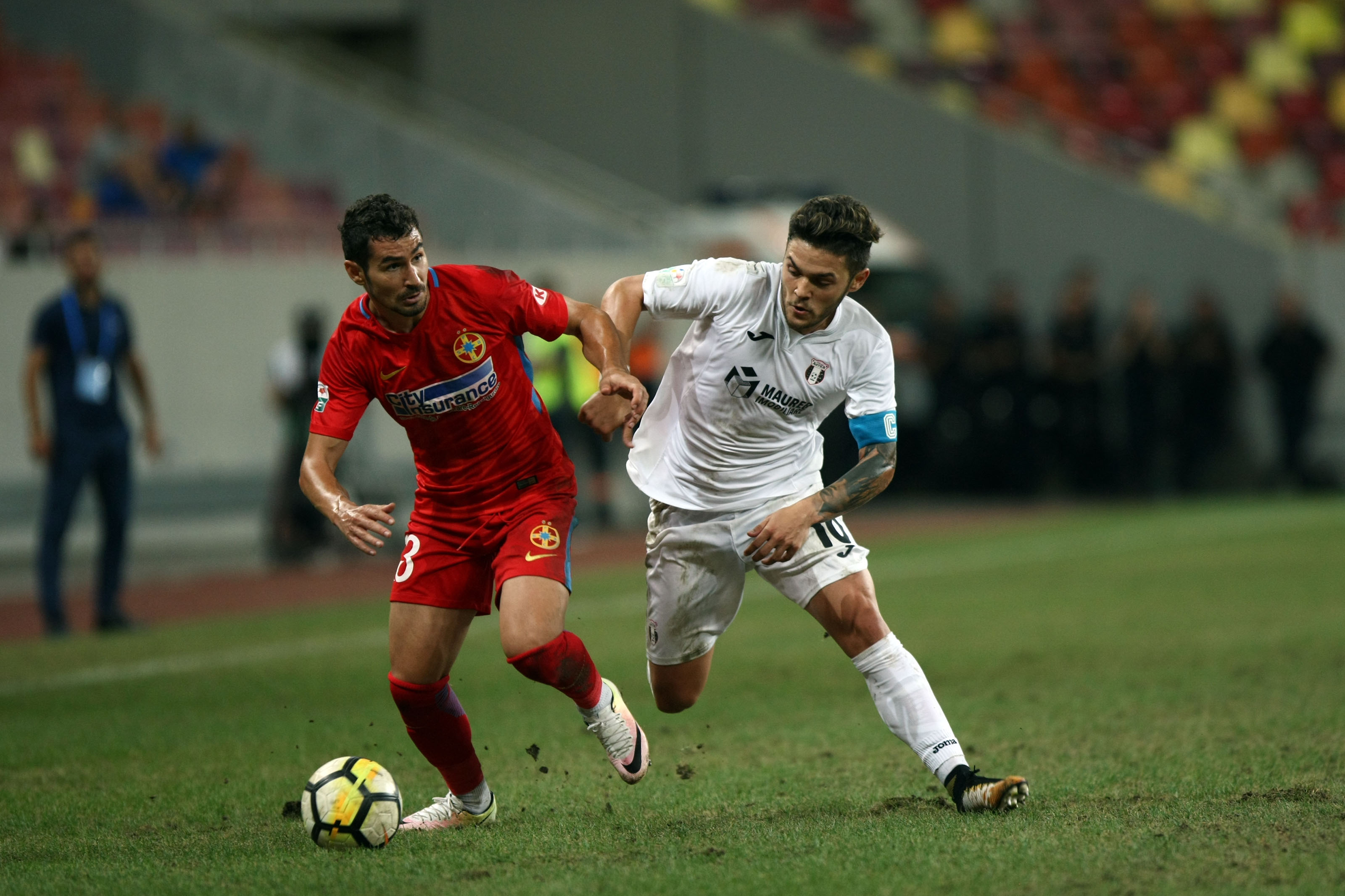 Liga 1, etapa a 6-a: FCSB - Astra 1-1. Conflict între Iordănescu şi Popescu. Teixeira, accidentat. Golofca, gol nevalidat. Gazonul, execrabil. Reacţii | FOTO & VIDEO