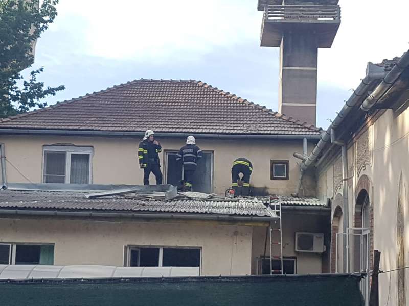 Incendiu la spitalul din Sighetu Marmației. A luat foc acoperișul de la Urgențe