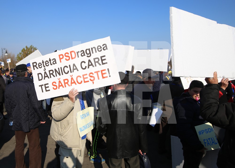 Protest la Parlament, împotriva măsurilor luate de Executiv / FOTO&VIDEO