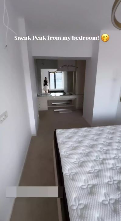 Imagini din noul apartament al Ramonei Olaru. Și-a luat aer condiționat cu ecran LCD: „Am dat și foarte mult pe el”