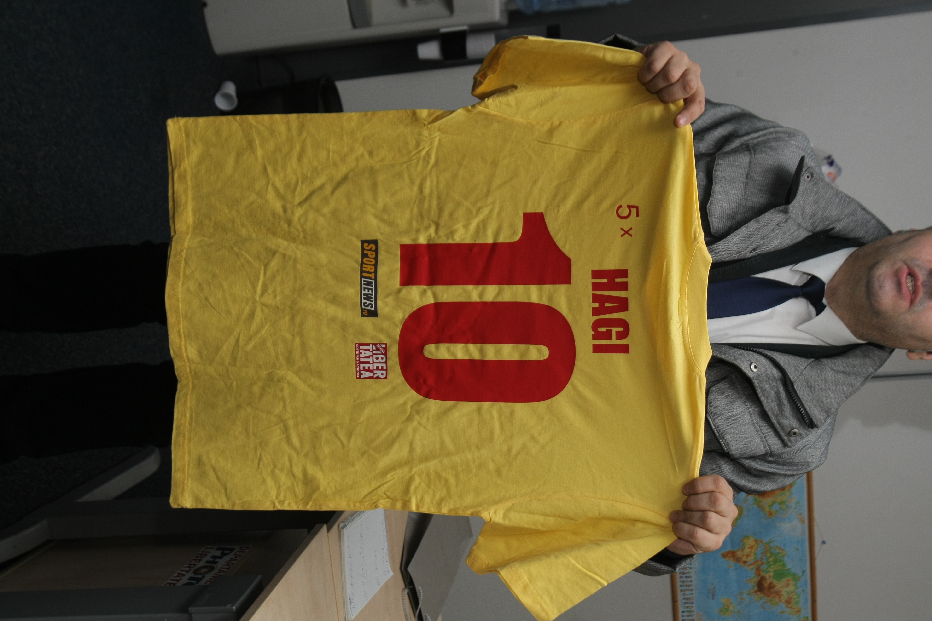 Gică Hagi 50 - ”Regele” a fost mișcat când a citit ce se striga pe străzi în 1994, la Campionatul Mondial din SUA: ^”Iliescu minte, Hagi președinte!” / VIDEO&GALERIE FOTO