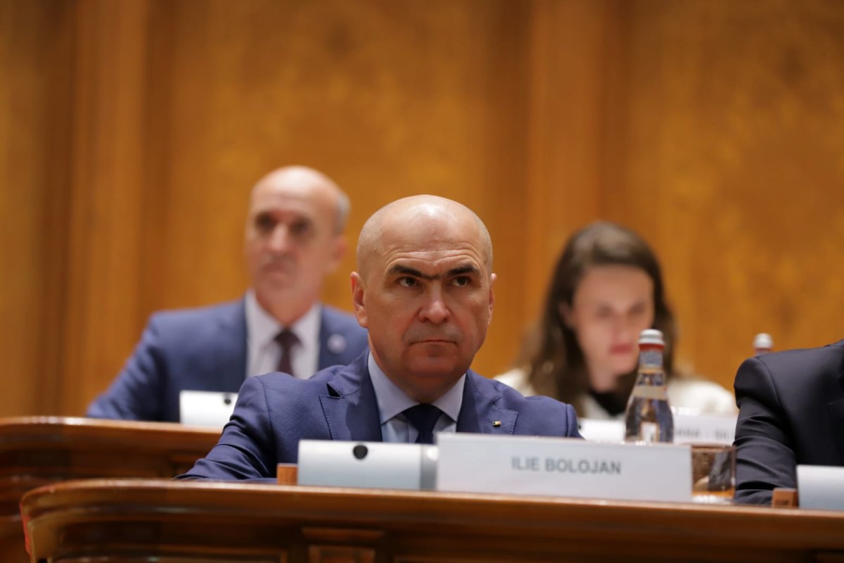 Toate cele patru moțiuni de cenzură depuse împotriva Guvernului Bolojan au fost respinse în Parlament. Ce urmează