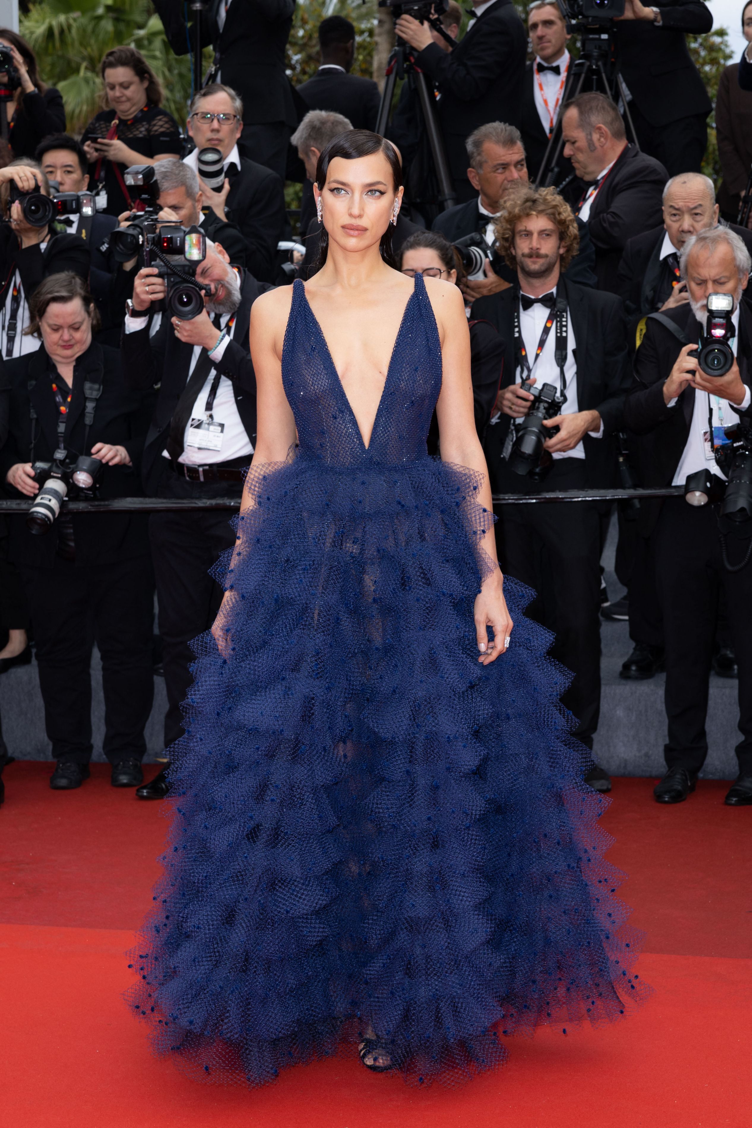 FOTO. Fosta iubită a lui Cristiano Ronaldo și a actorului Bradley Cooper, apariție de senzație la Cannes. Fotomodelul rus Irina Shayk a impresionat pe covorul roșu