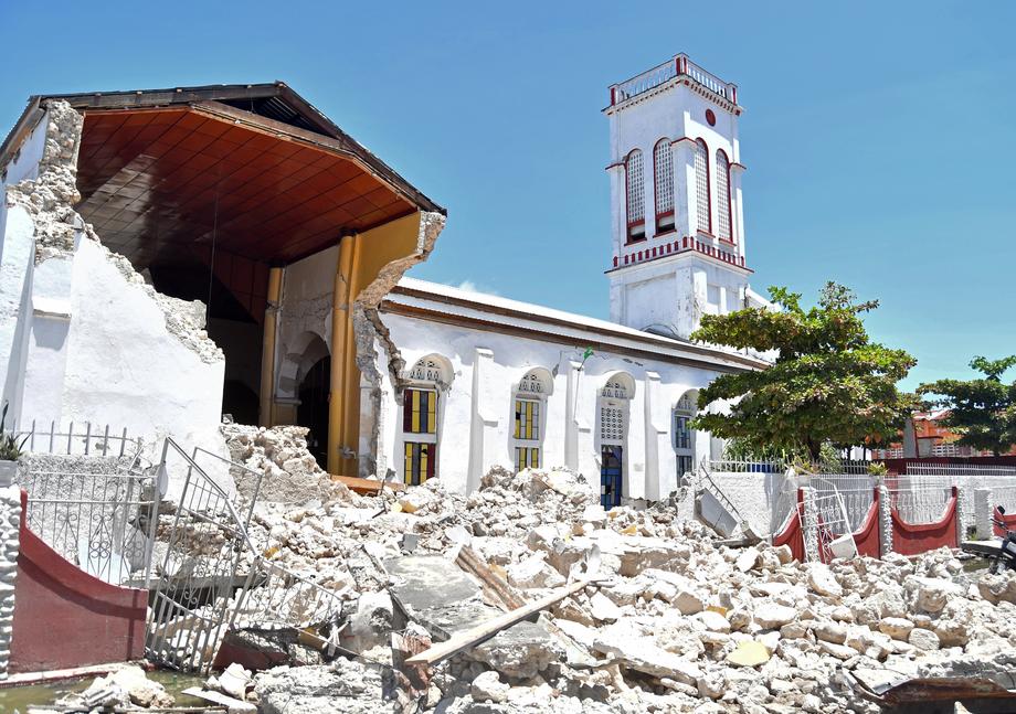 Imaginile dezastrului. Haiti, devastat în urma cutremurului în care au murit peste 700 de oameni