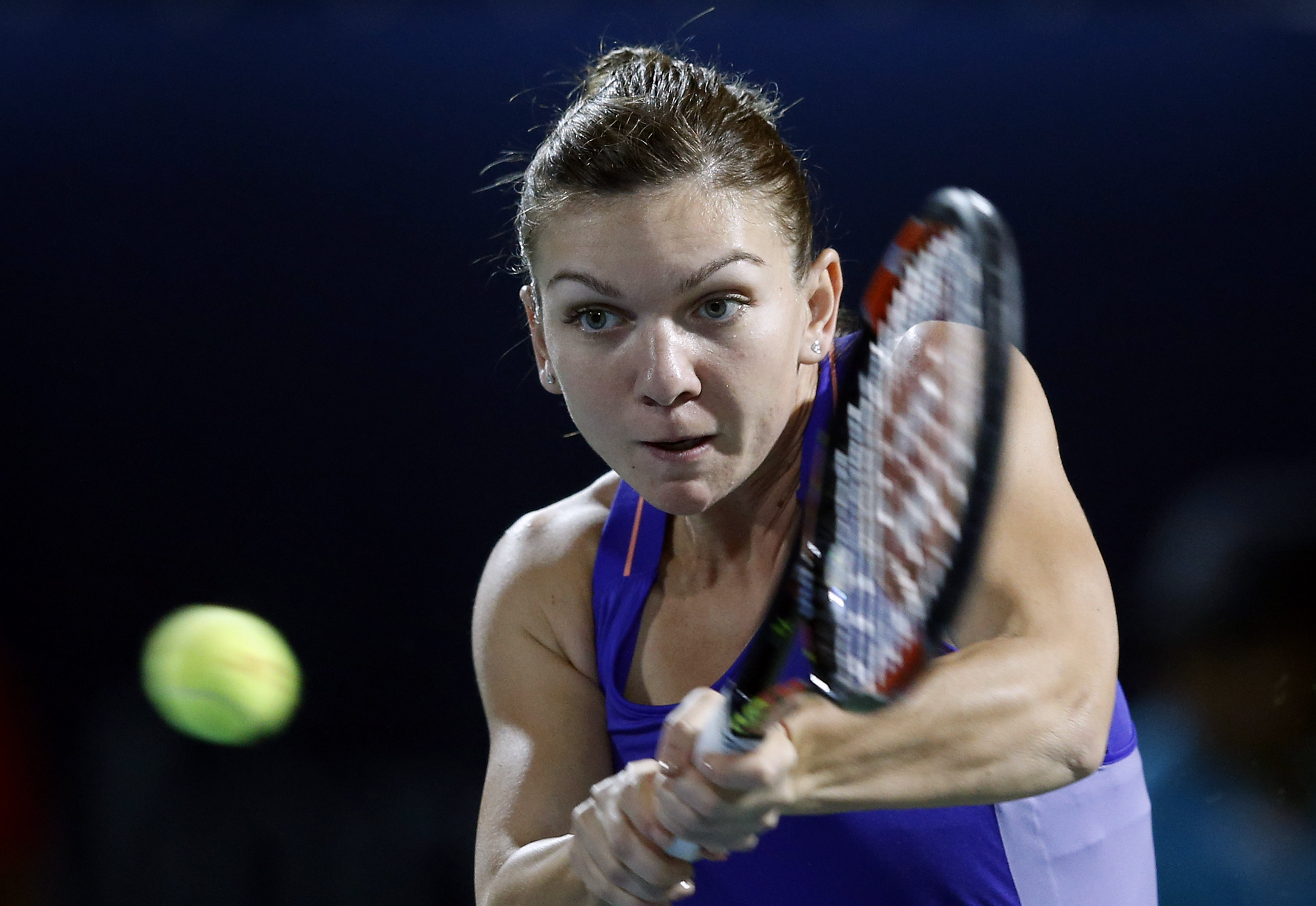 Concentrare, cuvântul de ordine la Dubai! Cum a trăit Simona Halep meciul cu Daniela Hantuchova / GALERIE FOTO