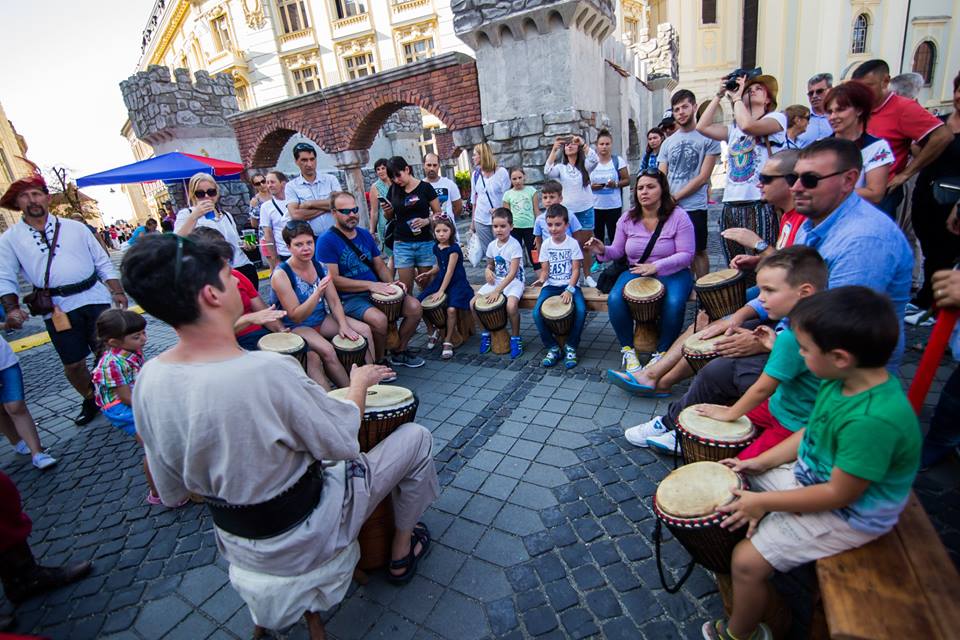Atmosferă de poveste la Festivalul Medieval din Sibiu 2017. Cavaleri, domnițe și rock medieval în Piața Mare