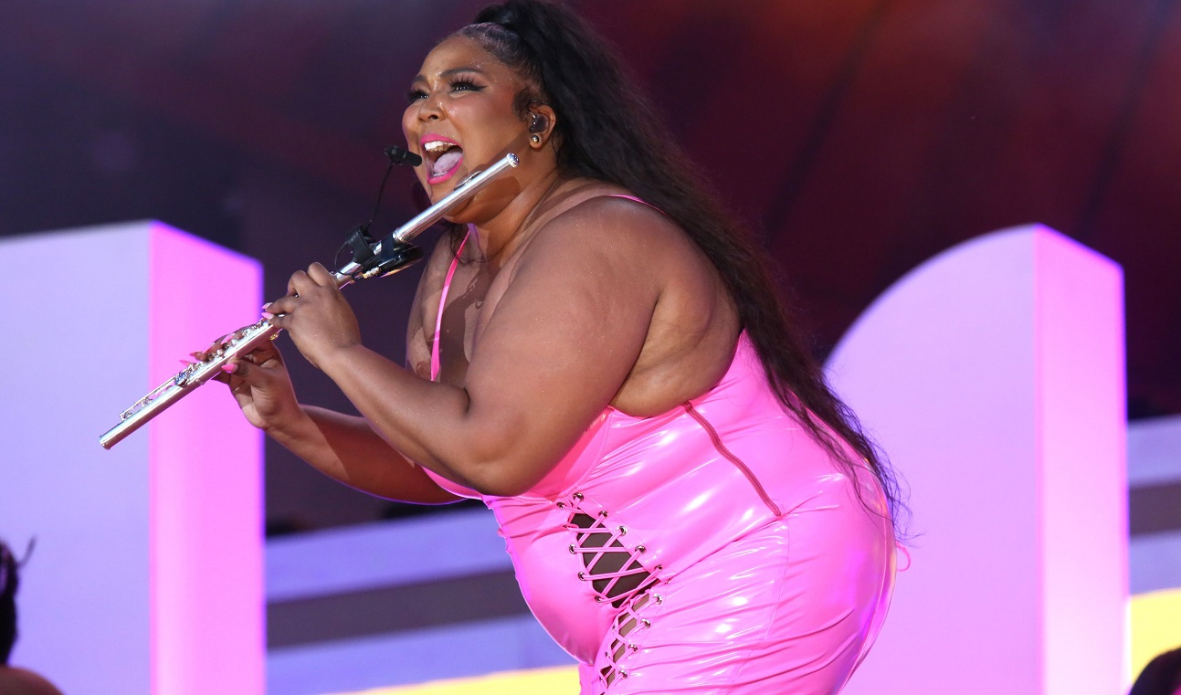 Lizzo, acuzată de fostele ei dansatoare de hărţuire sexuală și body shaming. Cântăreața a fost dată în judecată