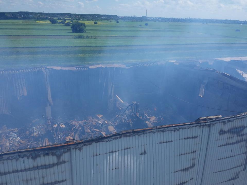 FOTO&VIDEO/ Incendiul din Dărăști încă nu a fost lichidat. Există focare mocnite chiar și după 60 de ore
