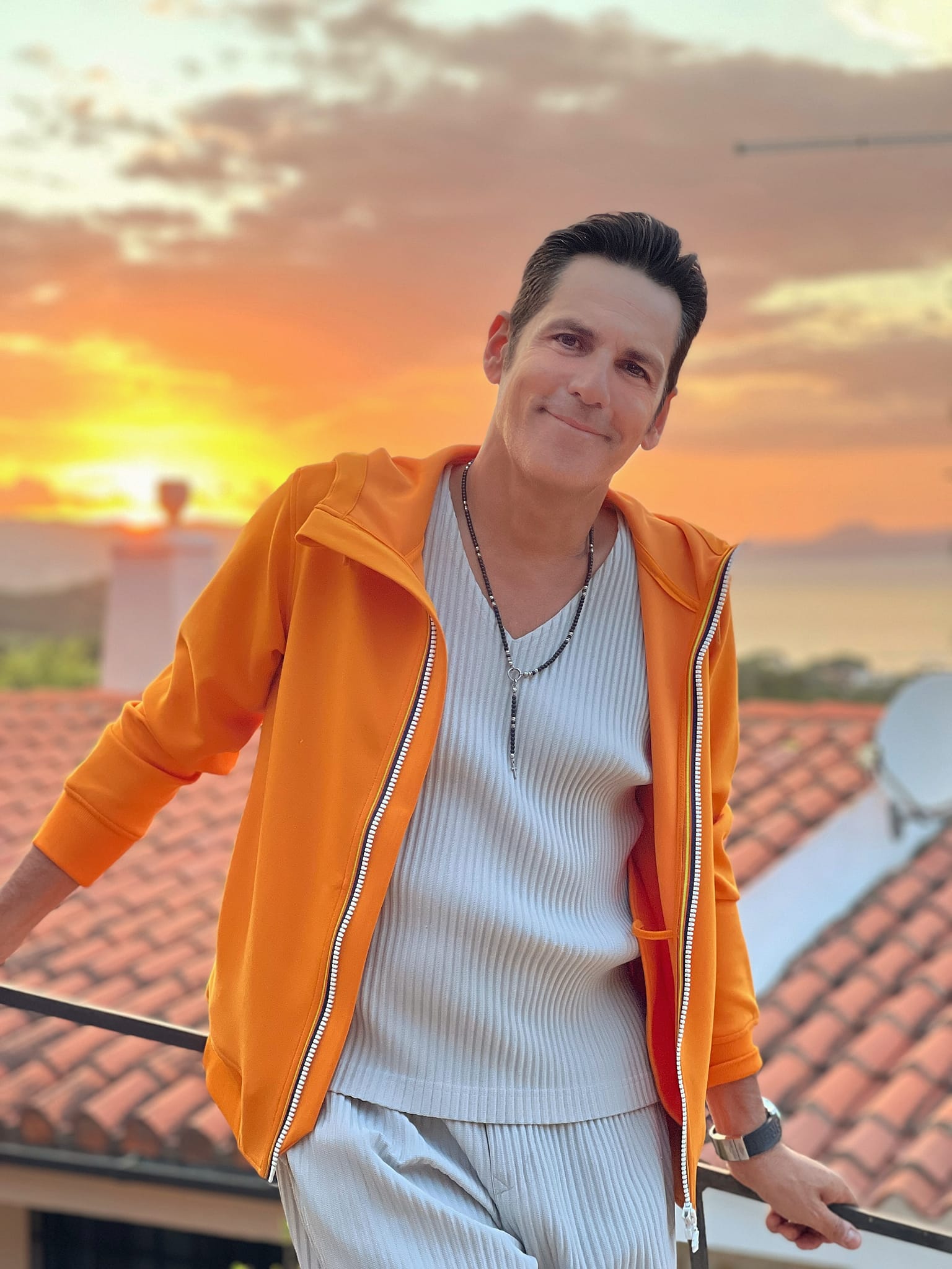 Cum a apărut Ștefan Bănică jr lângă bradul de Crăciun și ce dezvăluire le-a făcut fanilor săi: „Să avem cu toții un an mai bun”