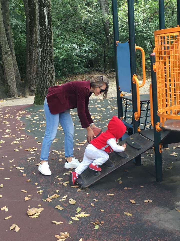 Mirela Vaida a scos-o pe micuța Carla în parc. A uimit pe toată lumea cu silueta ei | FOTO
