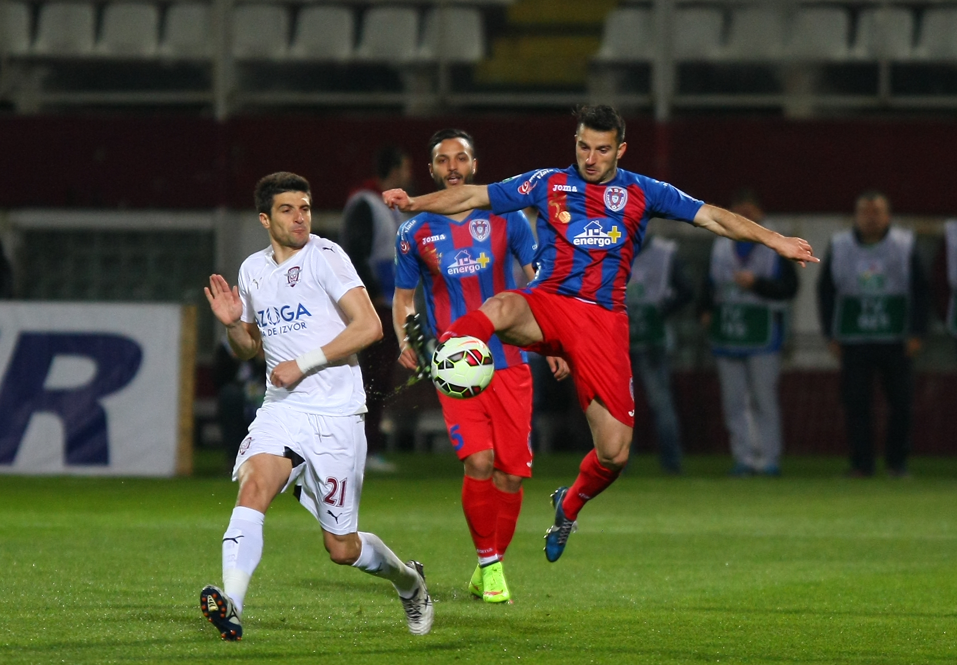 Rapid - ASA Tg. Mureş 1-2. Ardelenii, la patru puncte de Steaua / FOTO