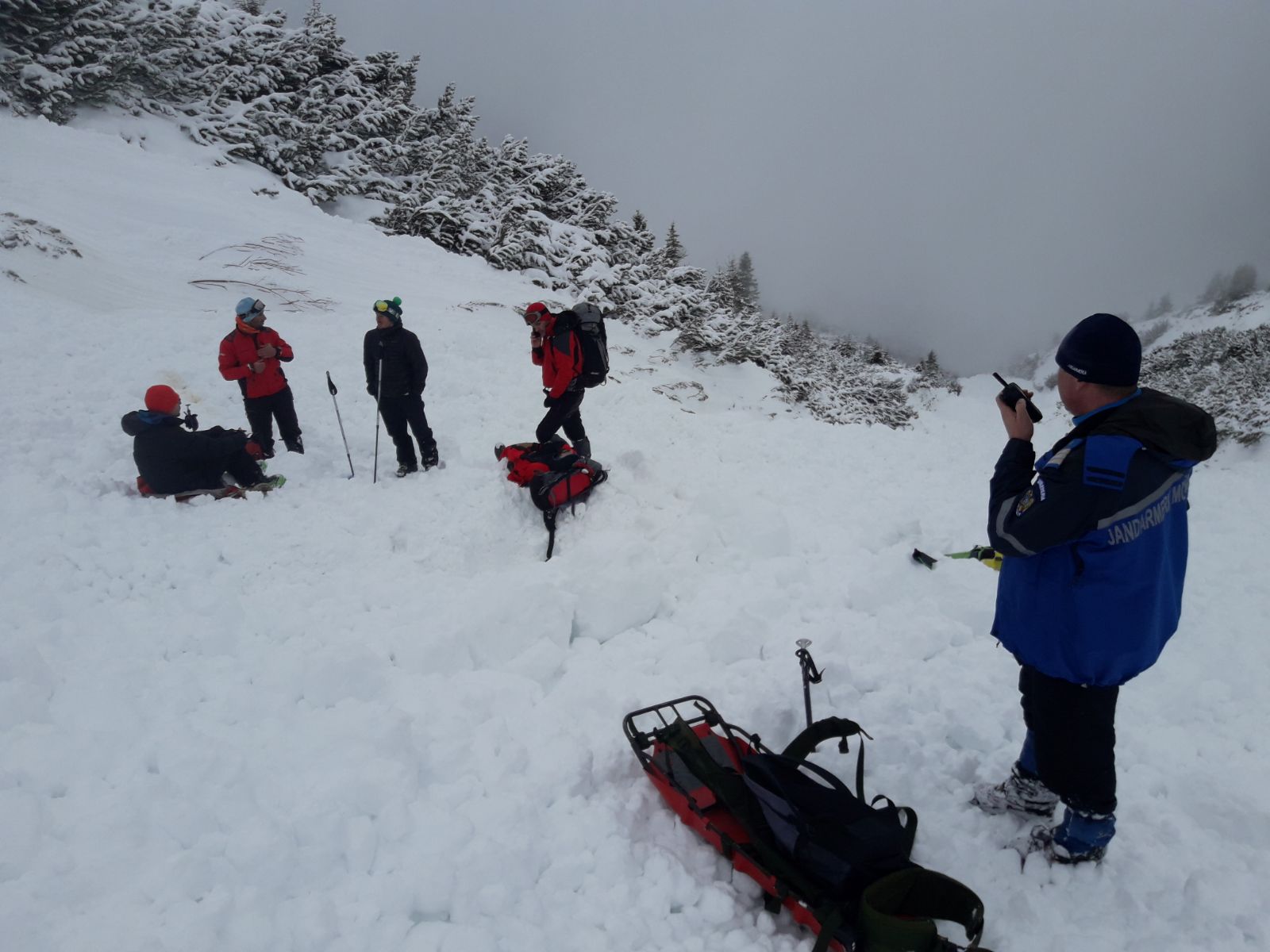 UPDATE: Turistul surprins de avalanșă în Munții Parâng a murit. N-a ținut cont de recomandările salvamontiștilor
