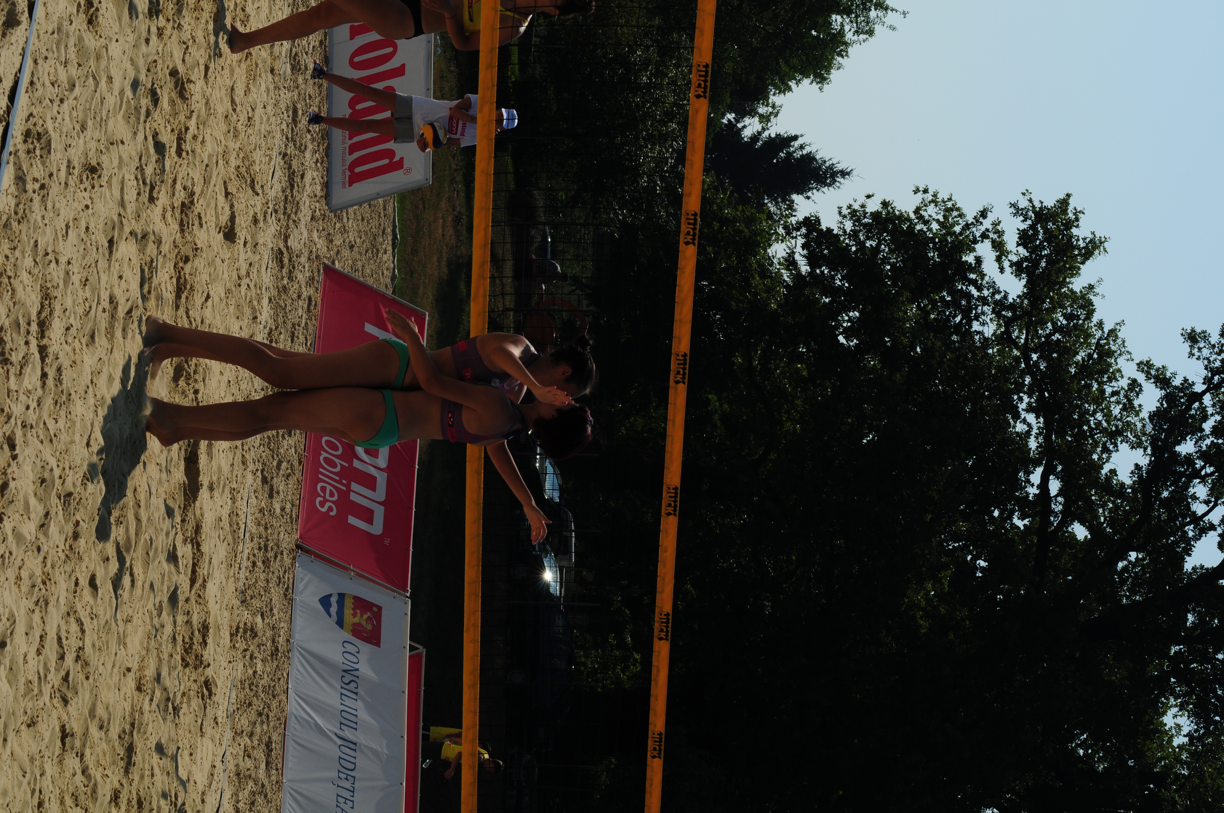Nisipul de la Timișoara s-a încins la volei / GALERIE FOTO