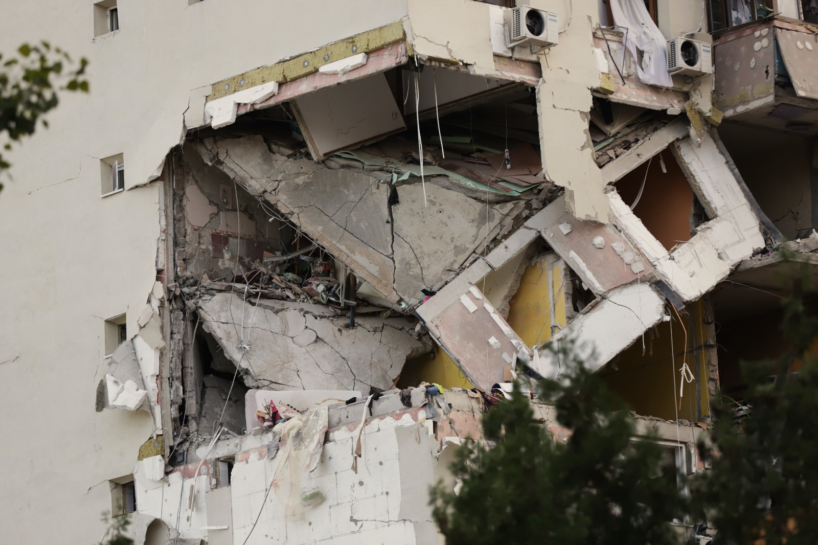 Cu ce se aleg proprietarii din blocul distrus de explozie, în Rahova, dacă e demolat de stat: „Dacă a dispărut locuința, dispare și dreptul de proprietate”