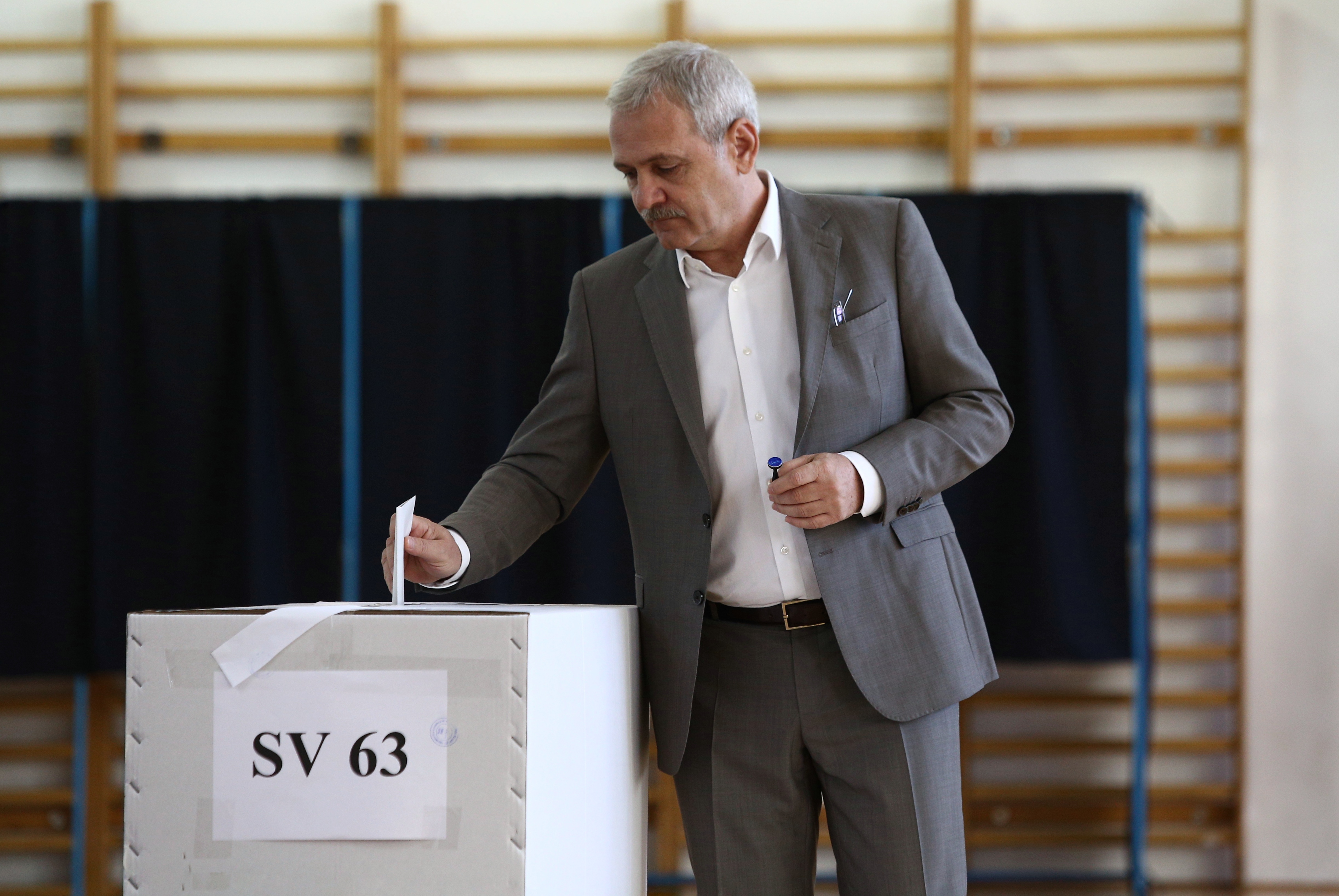 VIDEO & FOTO / Mesajul transmis de Liviu Dragnea, după ce votat la referendum: "Nu e un vot împotriva unei minorităţi sexuale!"