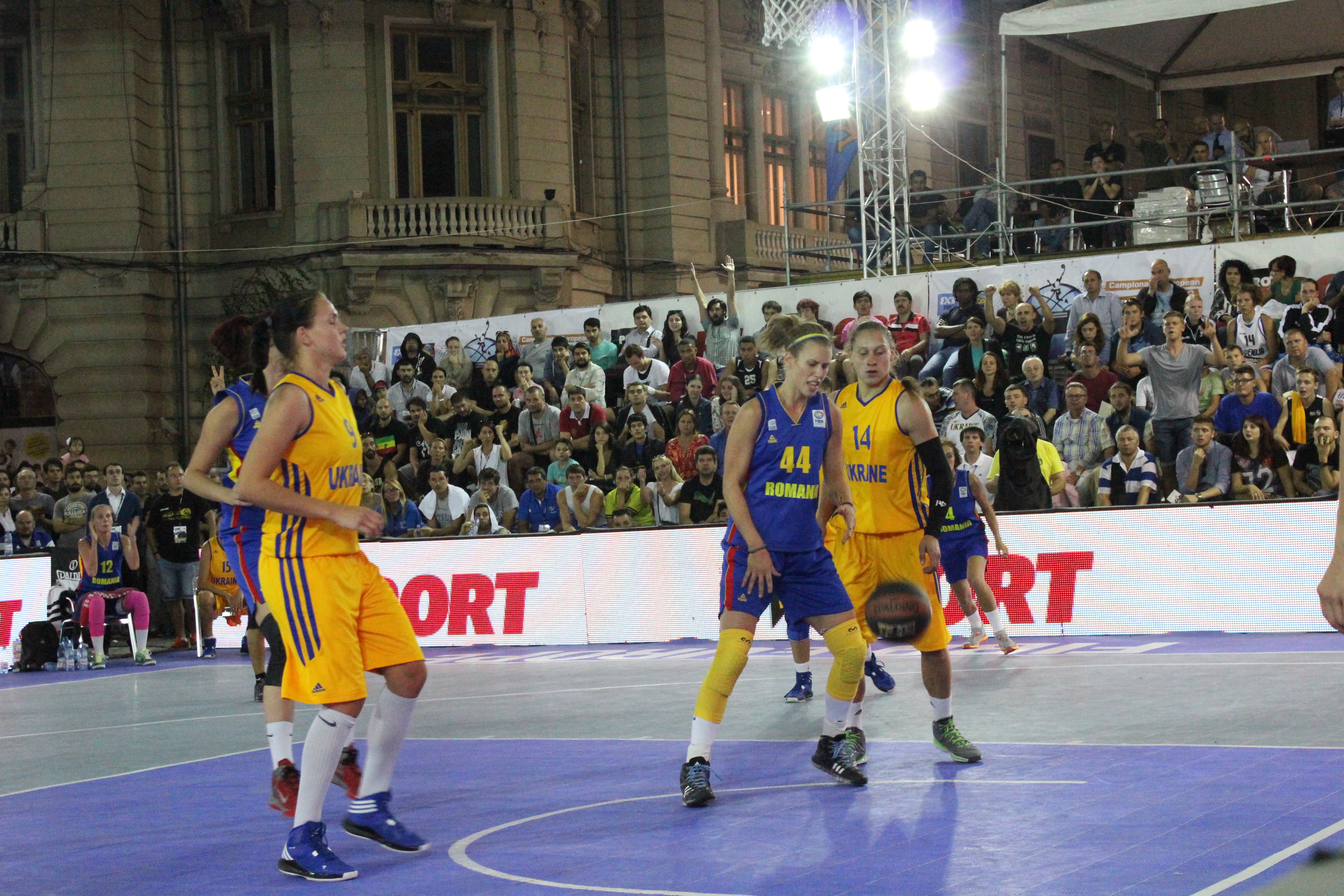 GALERIE FOTO / Echipele României au obţinut victorii pe linie în prima zi a Europeanului de baschet 3x3 