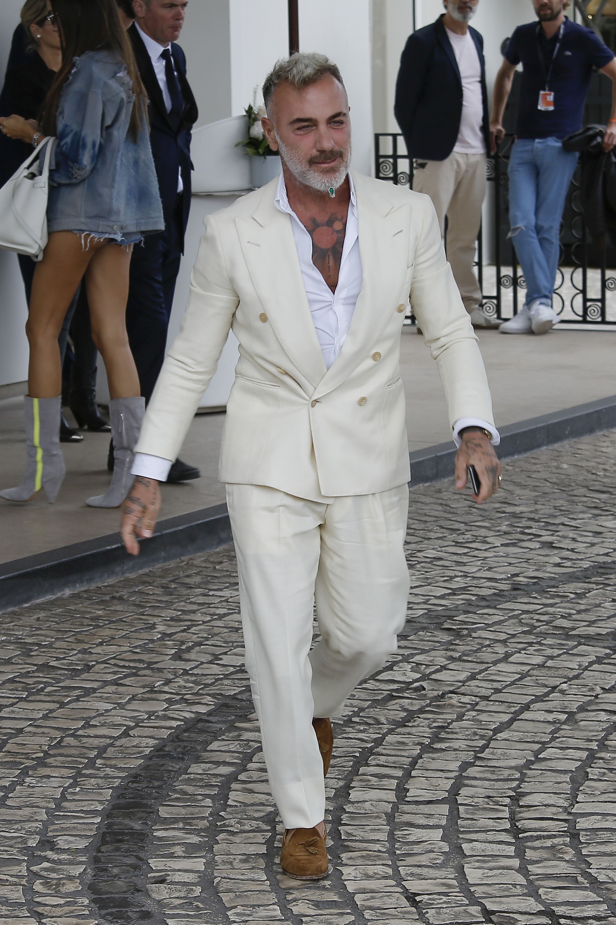 Ce a spus Gianluca Vacchi după ce fanii au afirmat că e bolnav: „Să ne rugăm pentru el”. Cum a apărut la 58 de ani