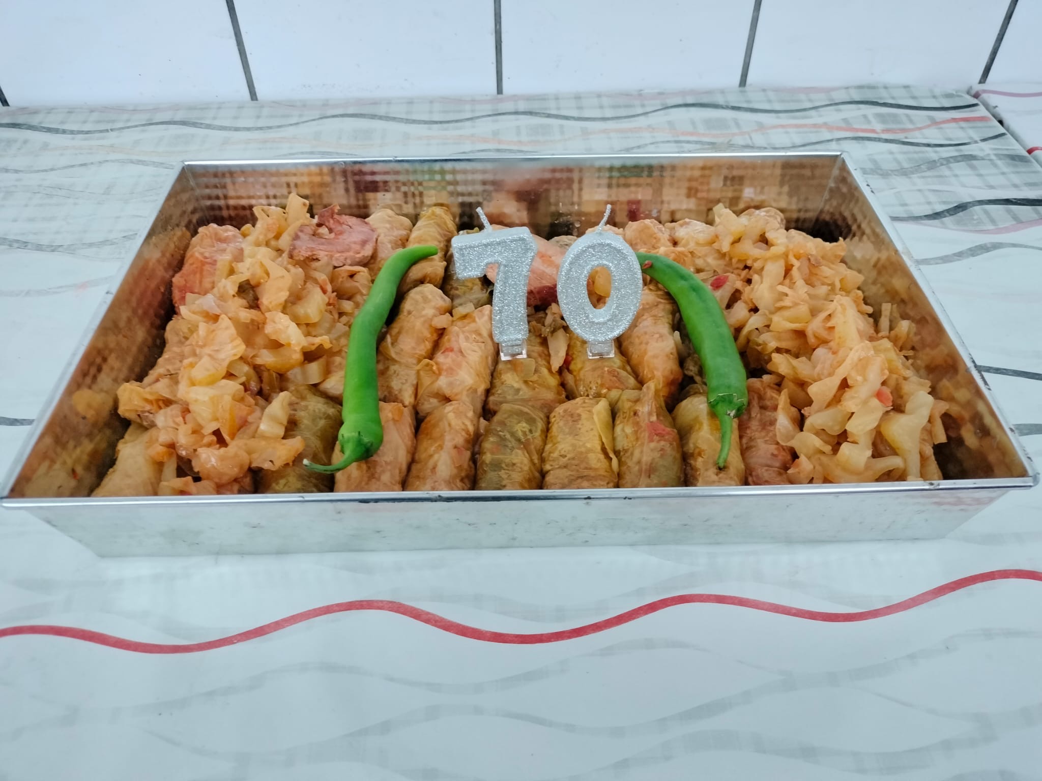 Antrenorul de box Titi „Prosop” Tudor a împlinit 70 de ani. A primit tort, 70 de sarmale și... un prosop