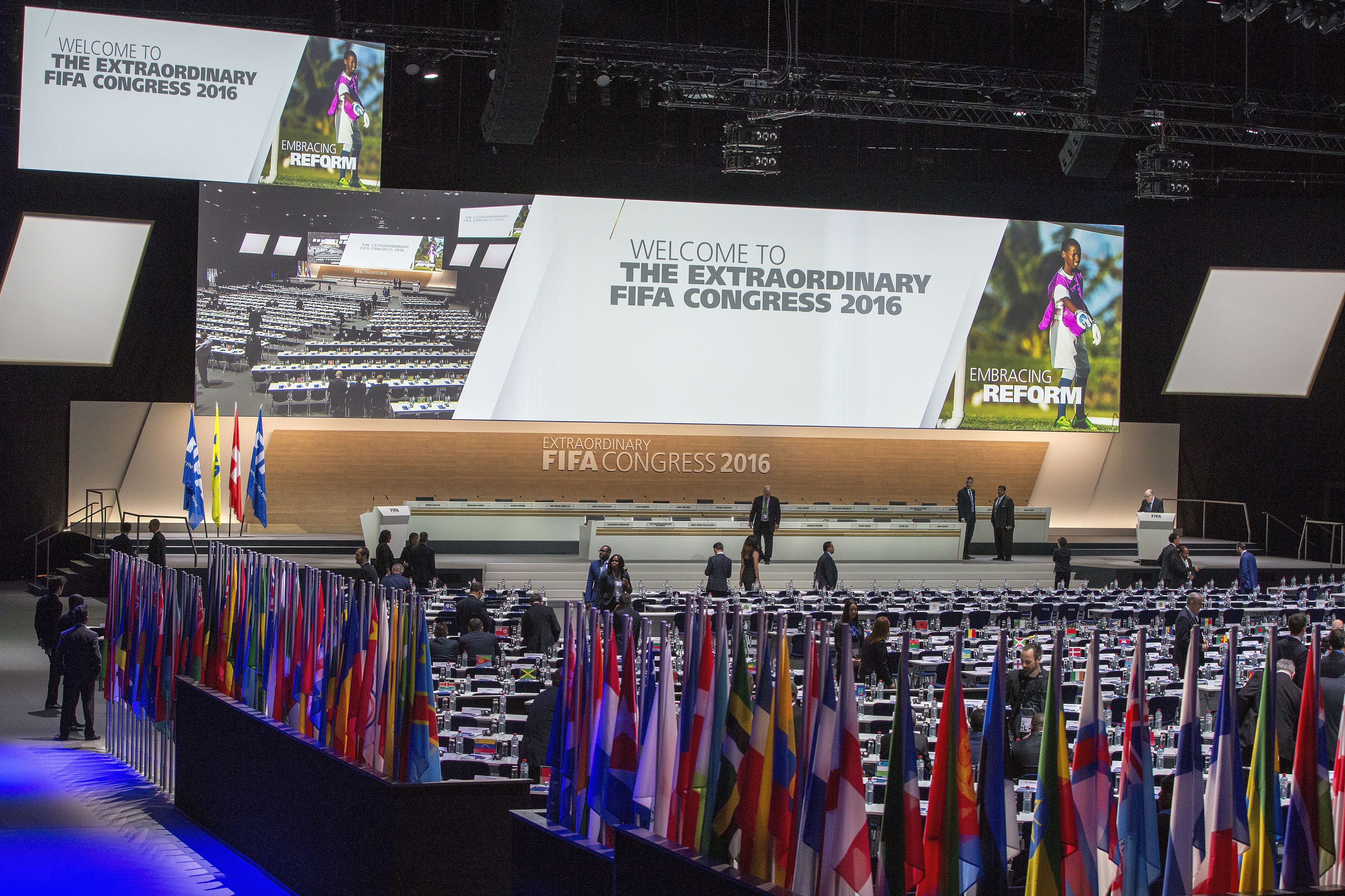 Elvețianul Gianni Infantino este noul șef al FIFA până în 2019. Bosul FRF, Răzvan Burleanu, l-a votat cu două mâini. Lupta s-a decis în turul doi. Primele declarații ale președintelul forului fotbalistic mondial / VIDEO&FOTO