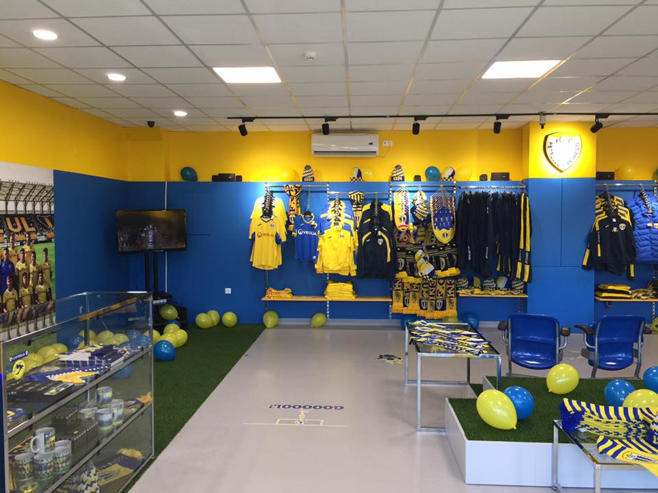 Petrolul Ploiești și-a deschis un magazin oficial. Fanii l-au luat cu asalt / FOTO&VIDEO