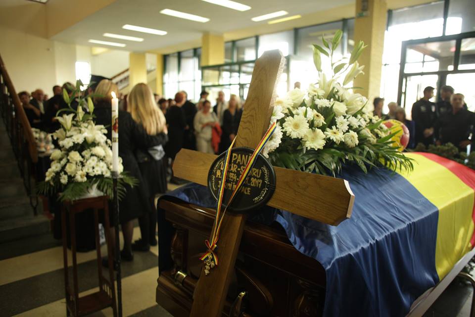 Lascăr Pană a fost înmormântat miercuri, la Baia Mare. Ultimele aplauze pentru legendarul antrenor de la HC Minaur