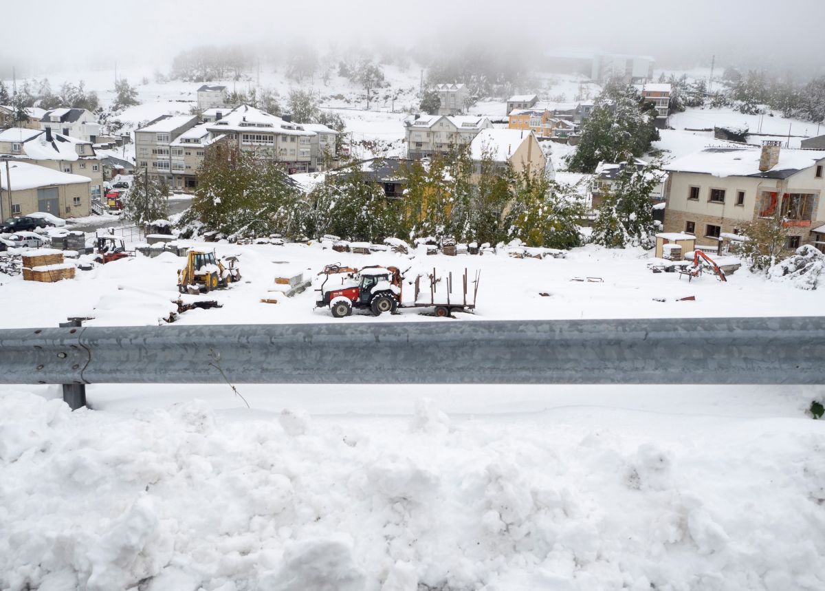FOTO| Ninsori abundente în Franța și Spania la sfârșit de octombrie. Mii de oameni izolați au cerut ajutor după ce au fost prinși sub nămeți