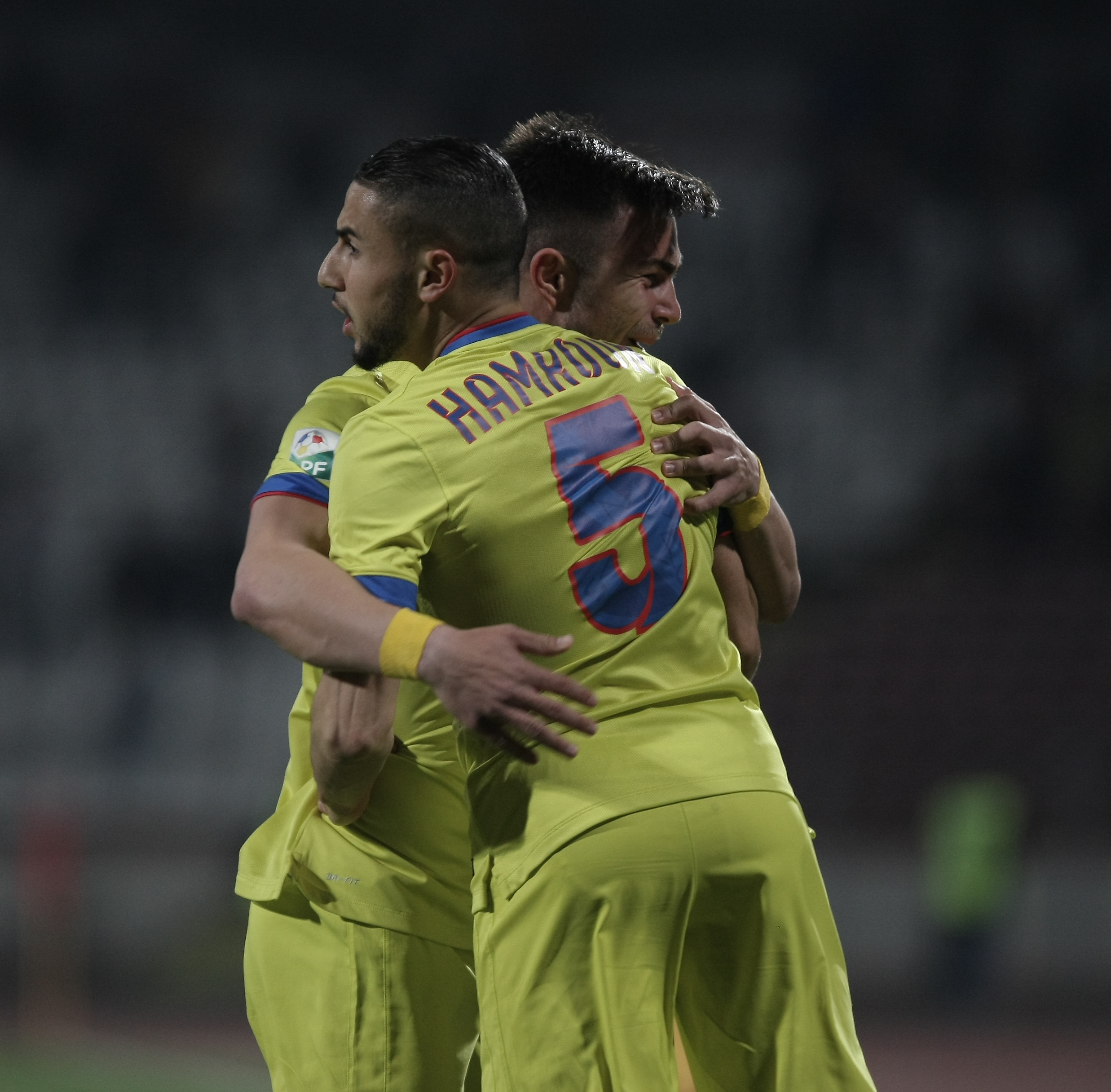 Liga 1, etapa 1, play-off: Dinamo - Steaua 1-1. Hamroun, dintr-un ofsaid puțin detectabil, a găsit plasa cu un șut la colțul lung. Ex-stelistul Bicfalvi a ridicat ”câinii” din Groapă și a egalat în final! Dramă Marica: s-a accidentat, iar Euro 2016 e tot mai departe! Dinamo, 11 meciuri fără eșec. Fiecare echipă a terminat jocul în 10 oameni / BLOG&FOTO