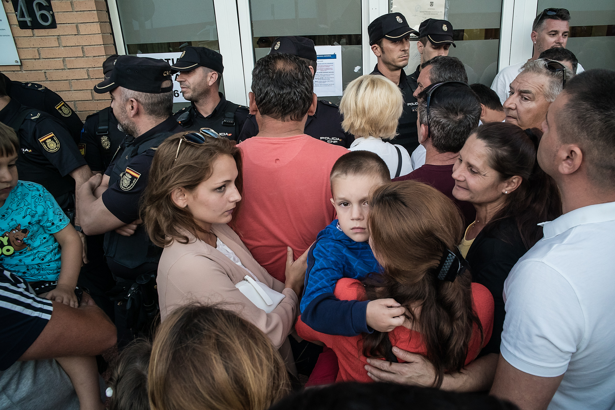 În diaspora au suferit și votanții, și oamenii din consulate! În Almería, românii au votat în trei ore și jumătate pentru alegerile din România și în 10 minute pentru “localele” din Spania!