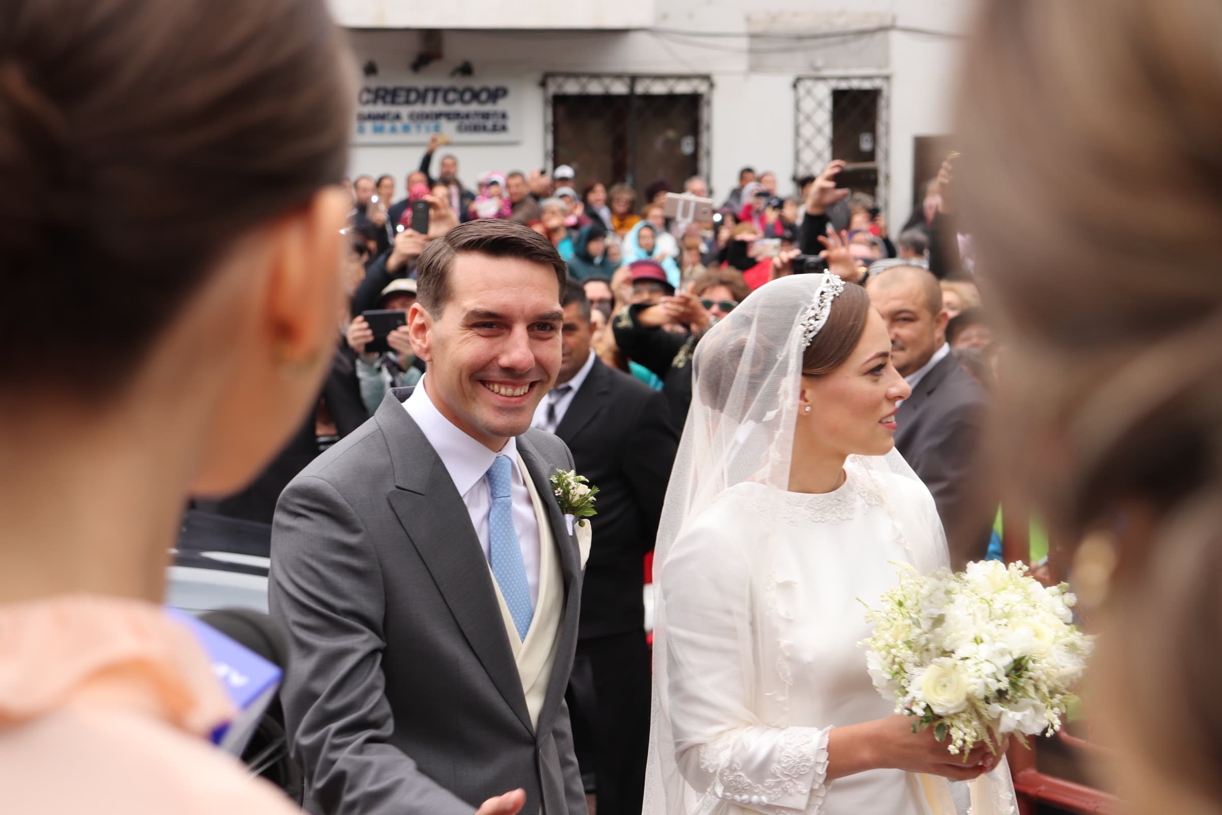 CORESPONDENȚĂ DIN SINAIA/ Principele Nicolae și Alina Binder, la biserică! Rochia incredibilă purtată de mireasă | FOTO & VIDEO