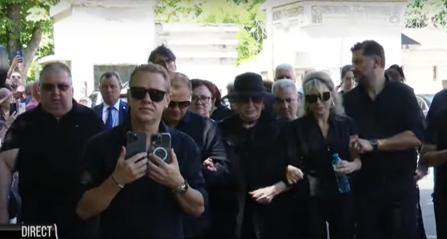 Imagini de la înmormântarea lui Ion Cernea. Susținută de copiii Ciprian și Irinuca, Irina Loghin și-a condus soțul pe ultimul drum cu onoruri militare