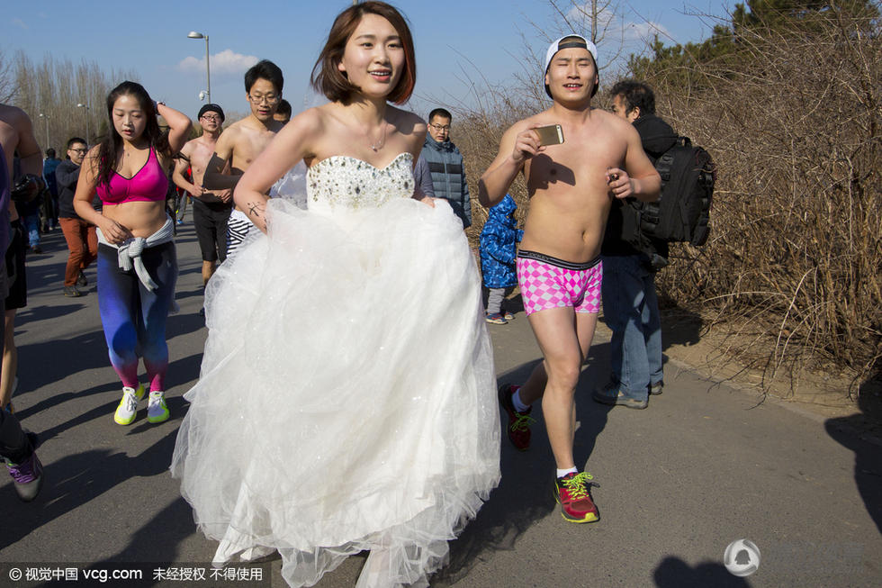 Chinezii fac lucruri trăsnite. Dan Petrescu și Budescu au rămas mască / GALERIE FOTO