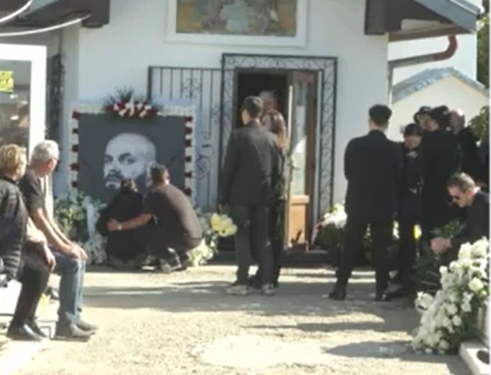 Nosfe a fost înmormântat. Ce gest a făcut Mădălina Crețan, soția artistului, la slujba de la biserică
