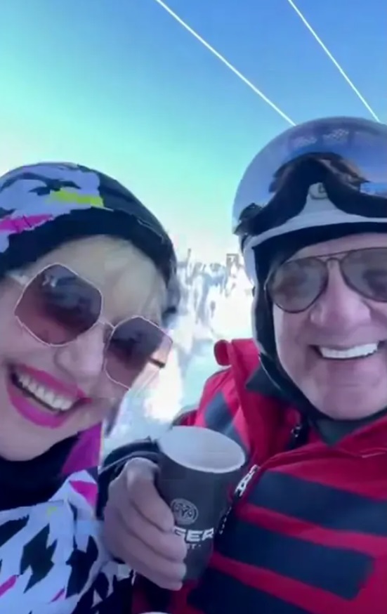 Cum au fost surprinși Marina Almășan și Sorin Mărcuș la munte. Au patinat, au băut vin fiert și au stat în casa lui din Brașov