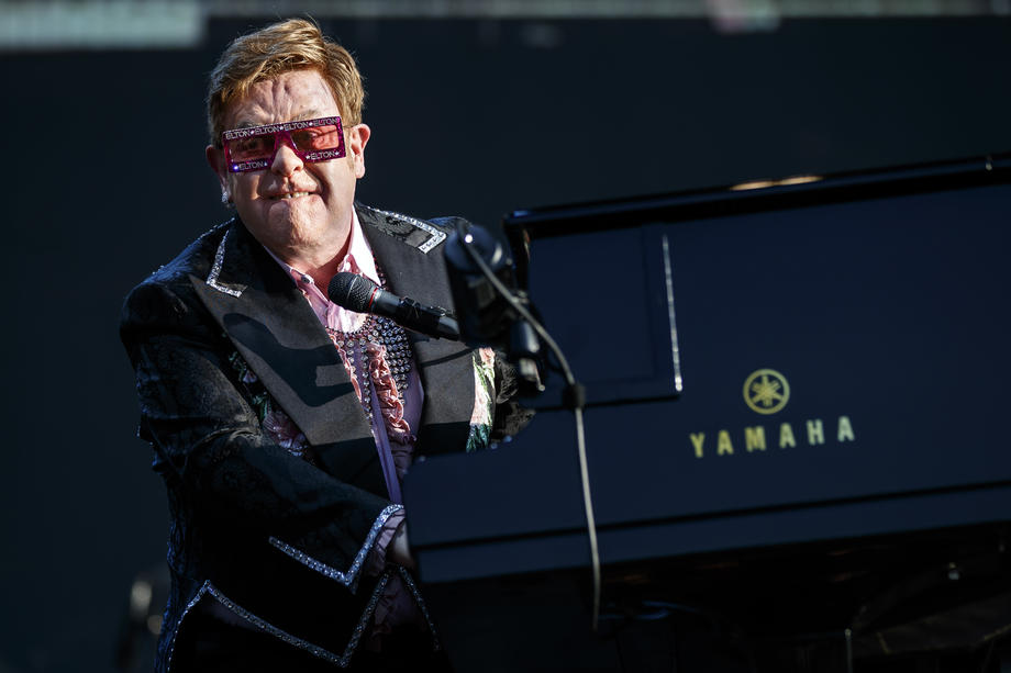 Elton John și-a pierdut vederea: „Au trecut 4 luni de când nu am mai putut vedea”. A avut o infecție la ochiul drept